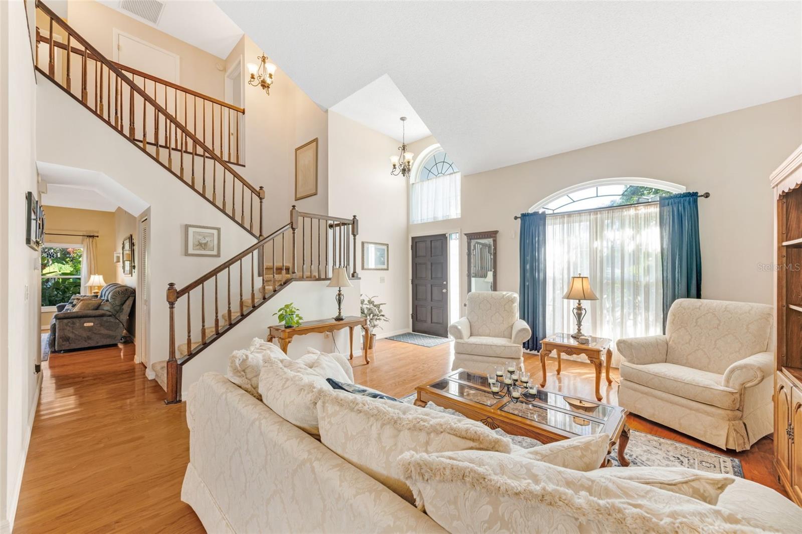 Listing photo id 11 for 2026 Chelam Way