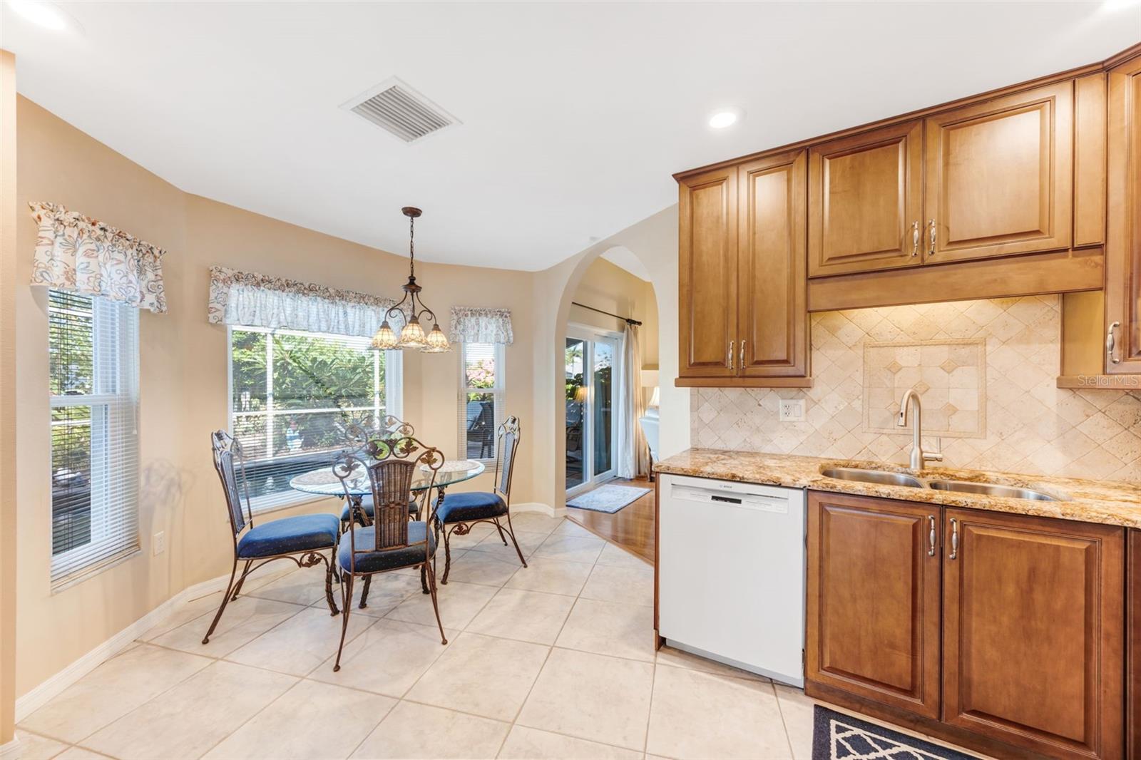 Listing photo id 14 for 2026 Chelam Way