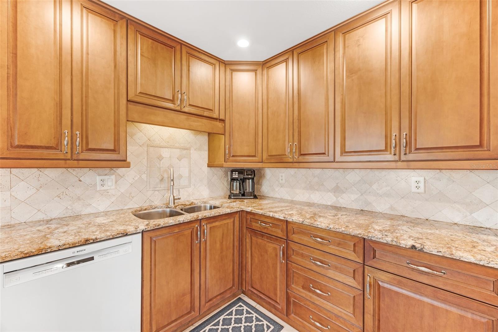 Listing photo id 15 for 2026 Chelam Way