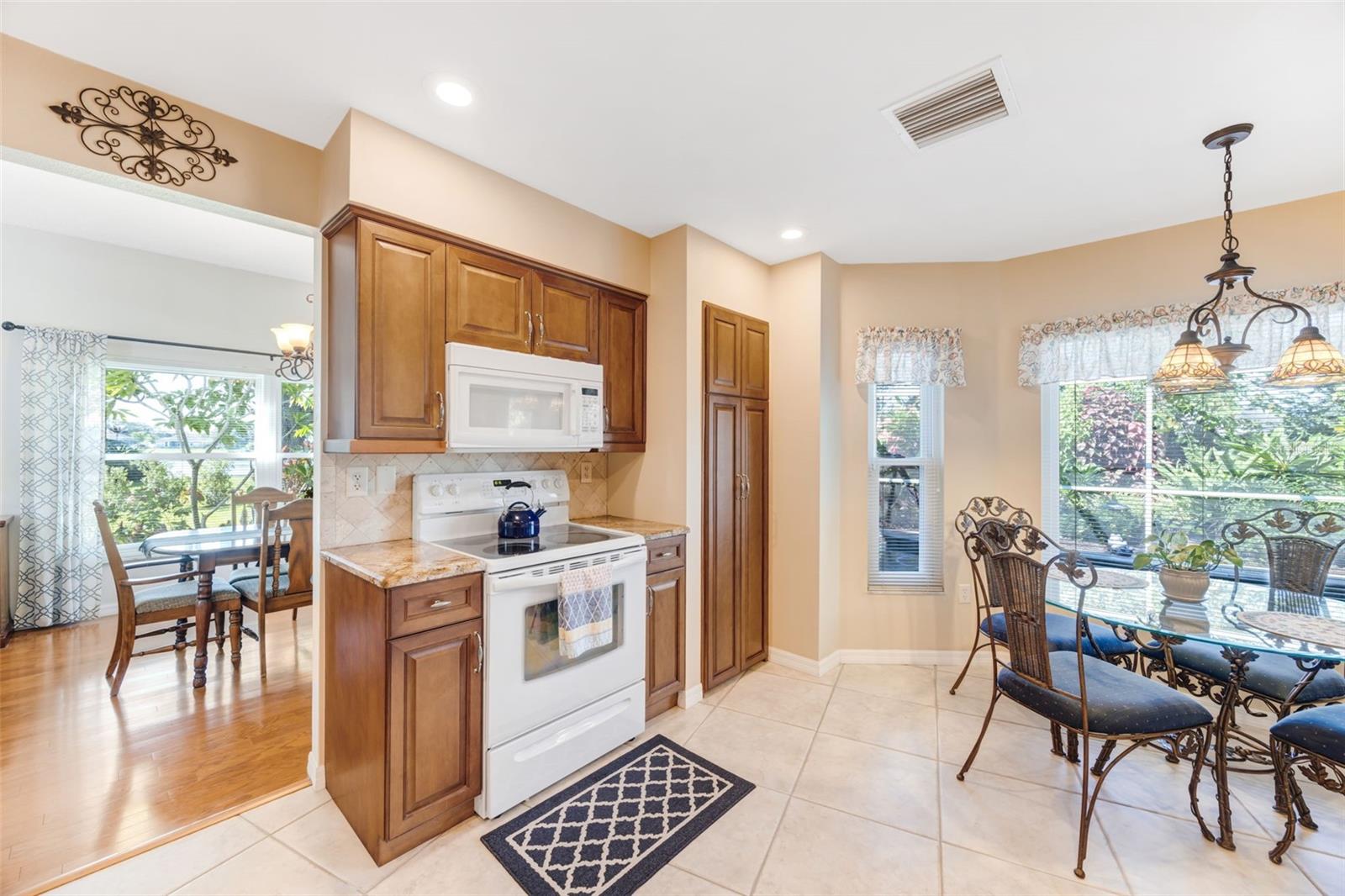Listing photo id 16 for 2026 Chelam Way