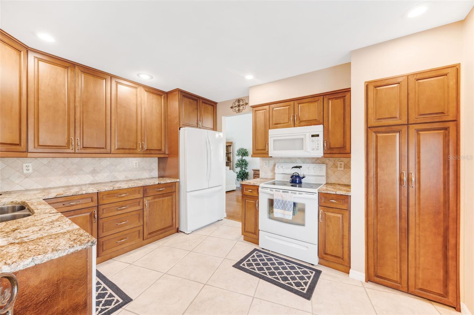 Listing photo id 18 for 2026 Chelam Way