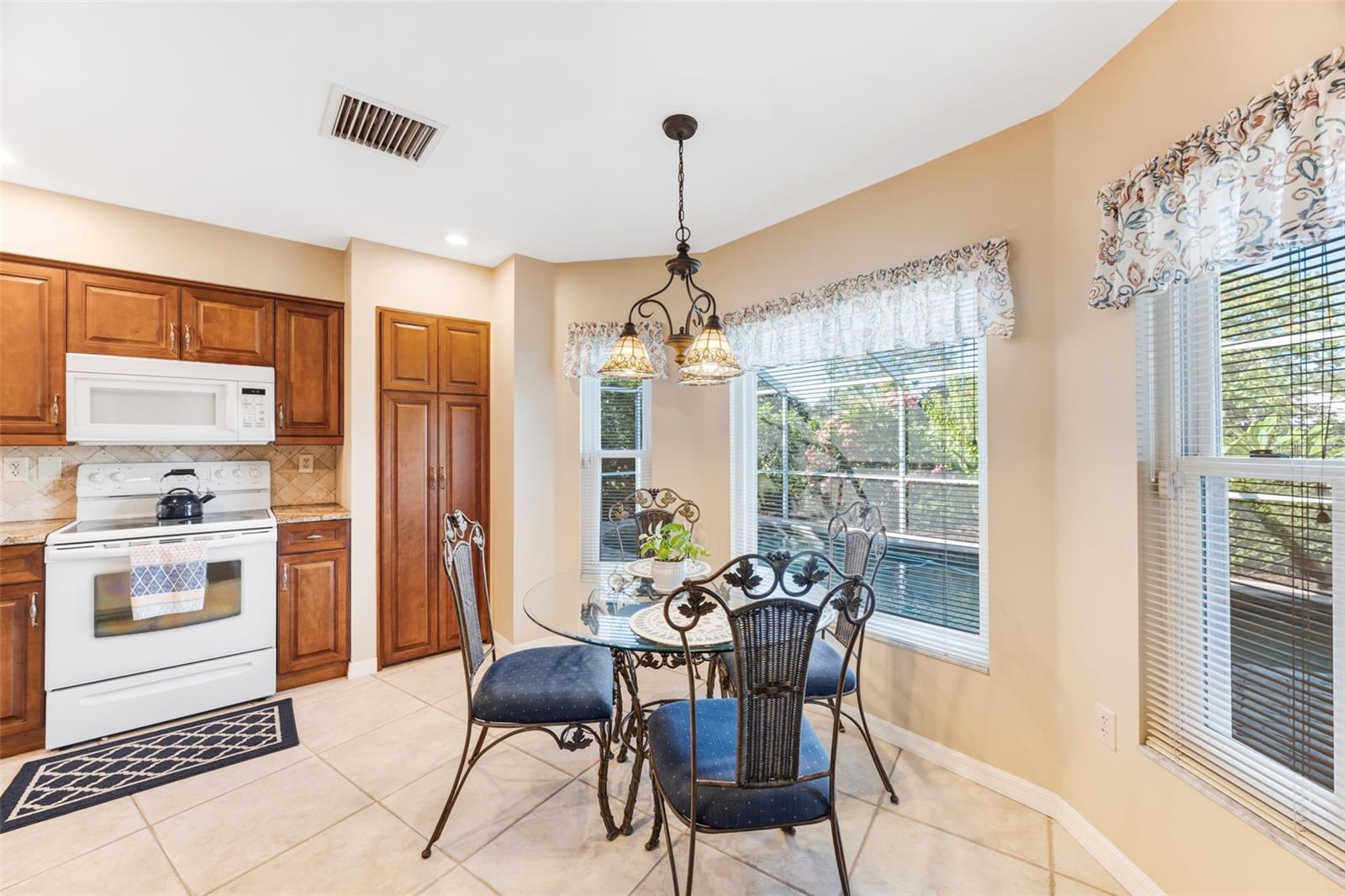Listing photo id 19 for 2026 Chelam Way