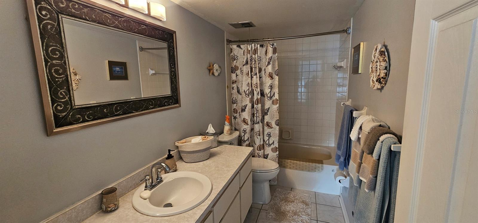 Image 16 of 45 For 1100 Bay Drive 105