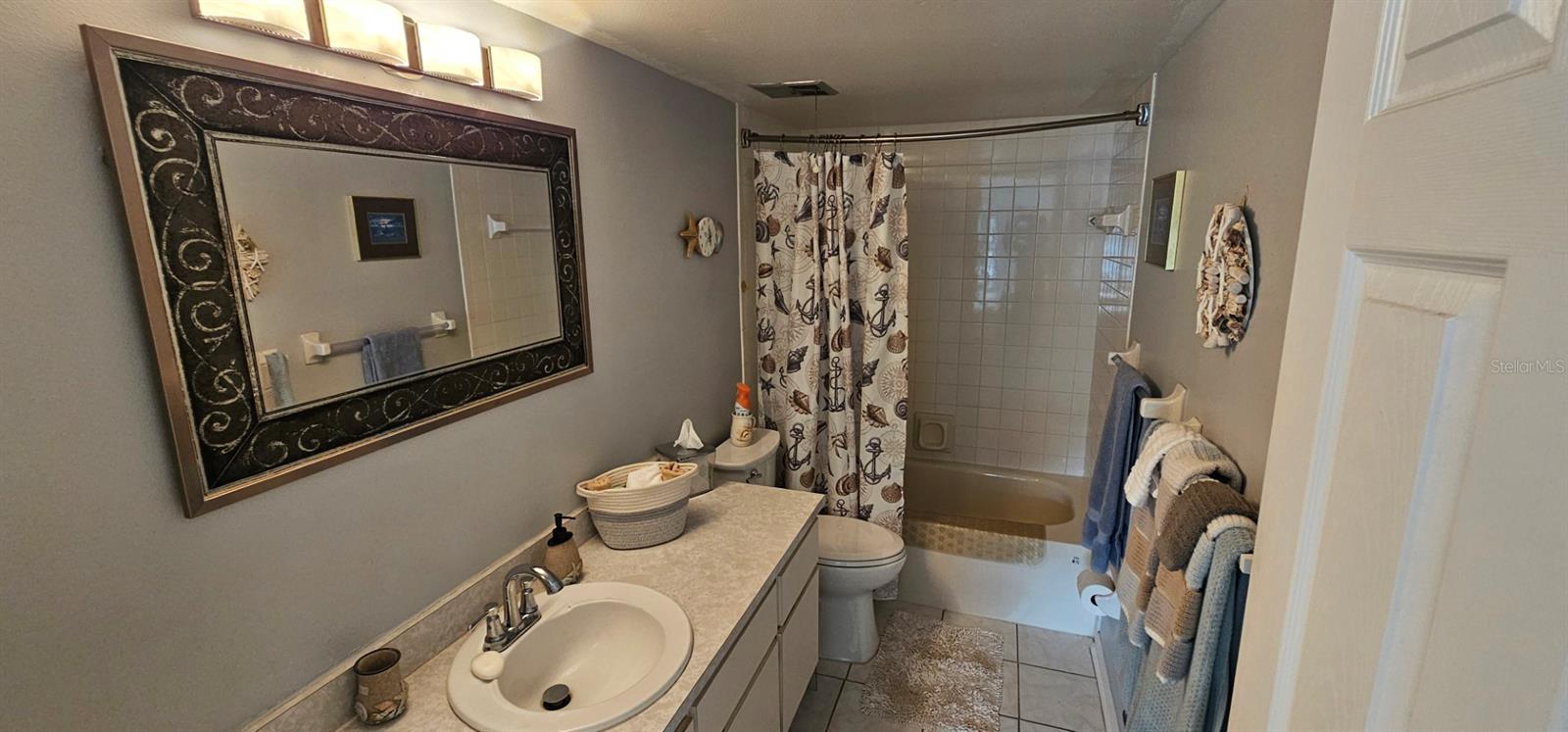 Image 17 of 45 For 1100 Bay Drive 105