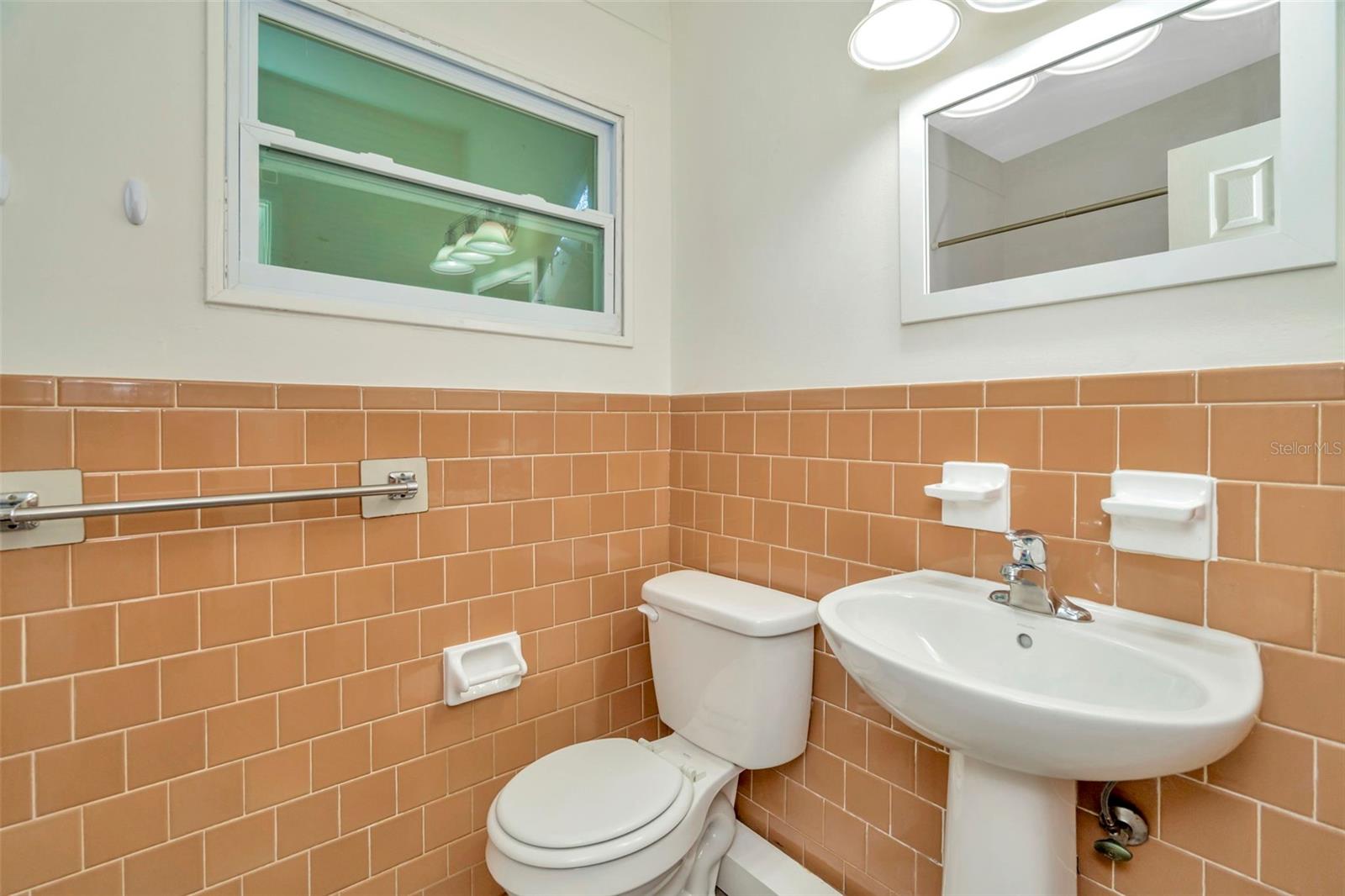 Listing photo id 16 for 1316 Larsen Lane