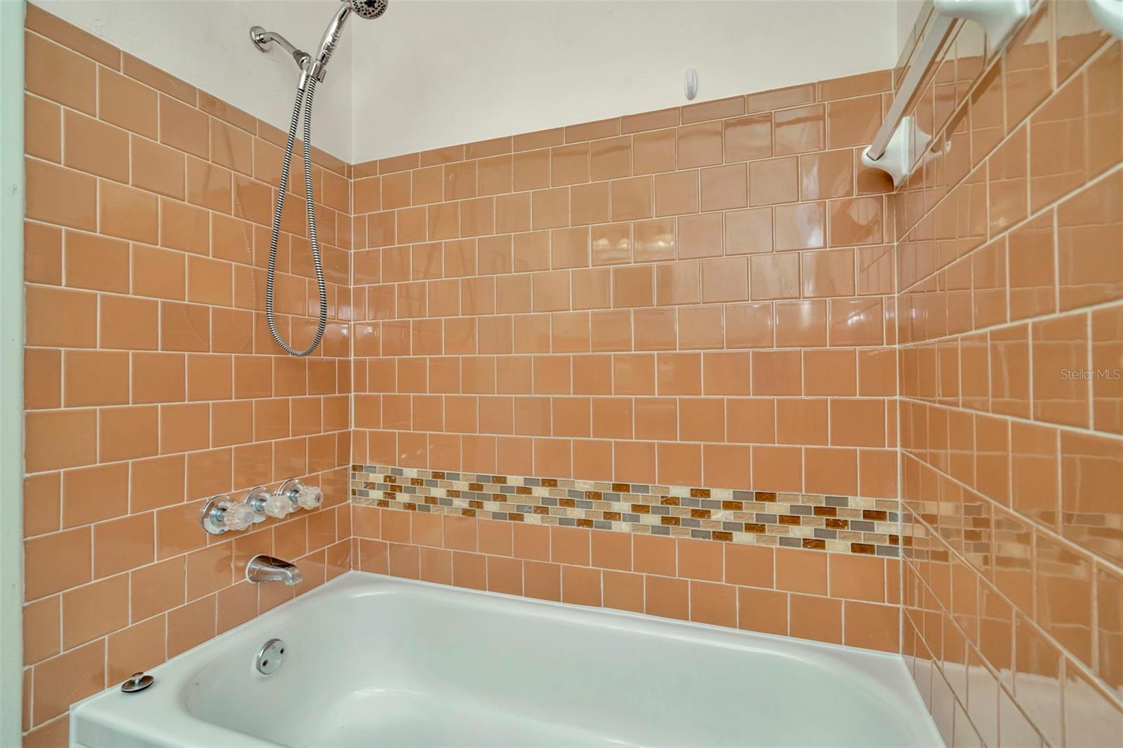 Listing photo id 17 for 1316 Larsen Lane