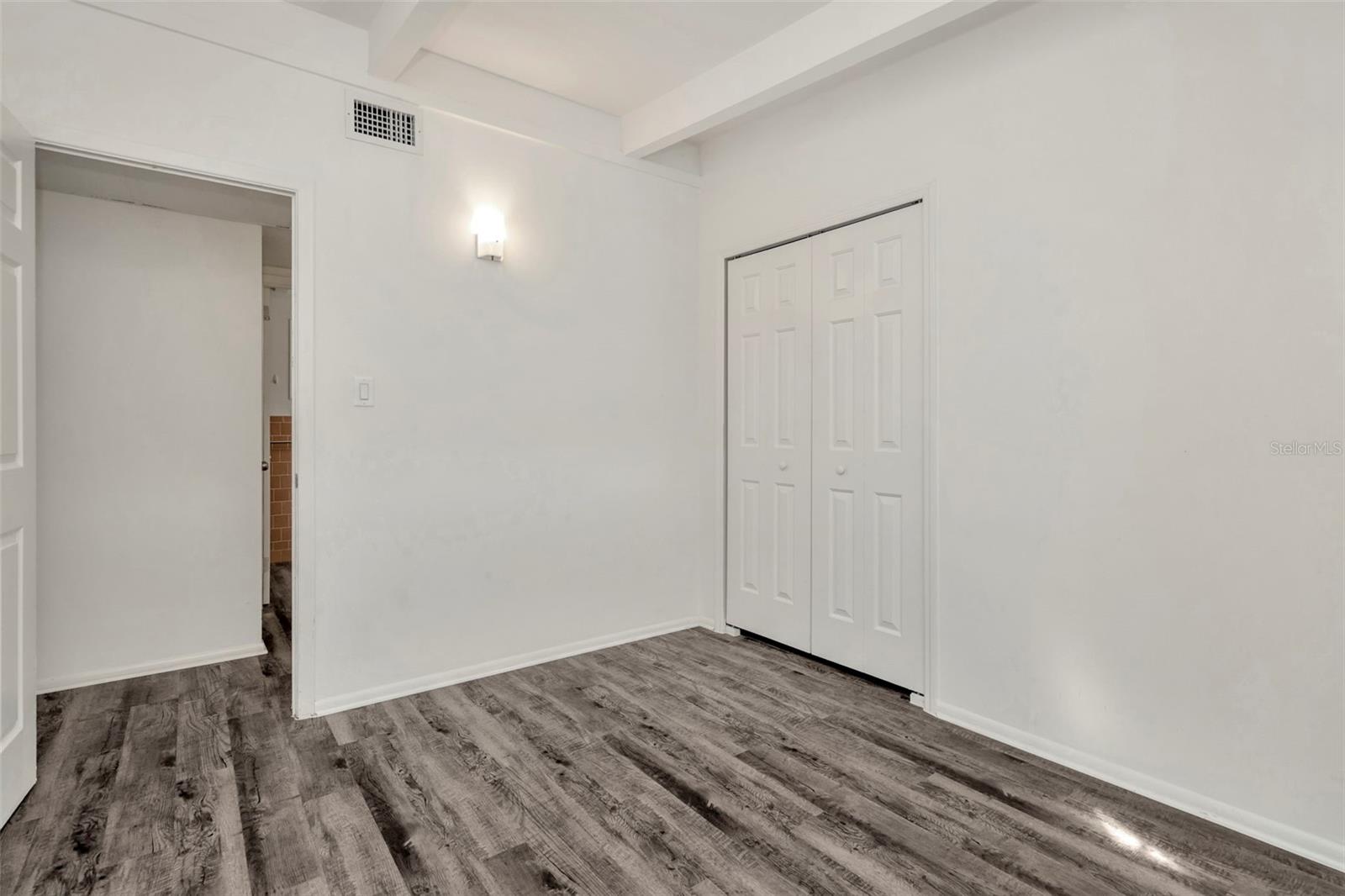 Listing photo id 19 for 1316 Larsen Lane