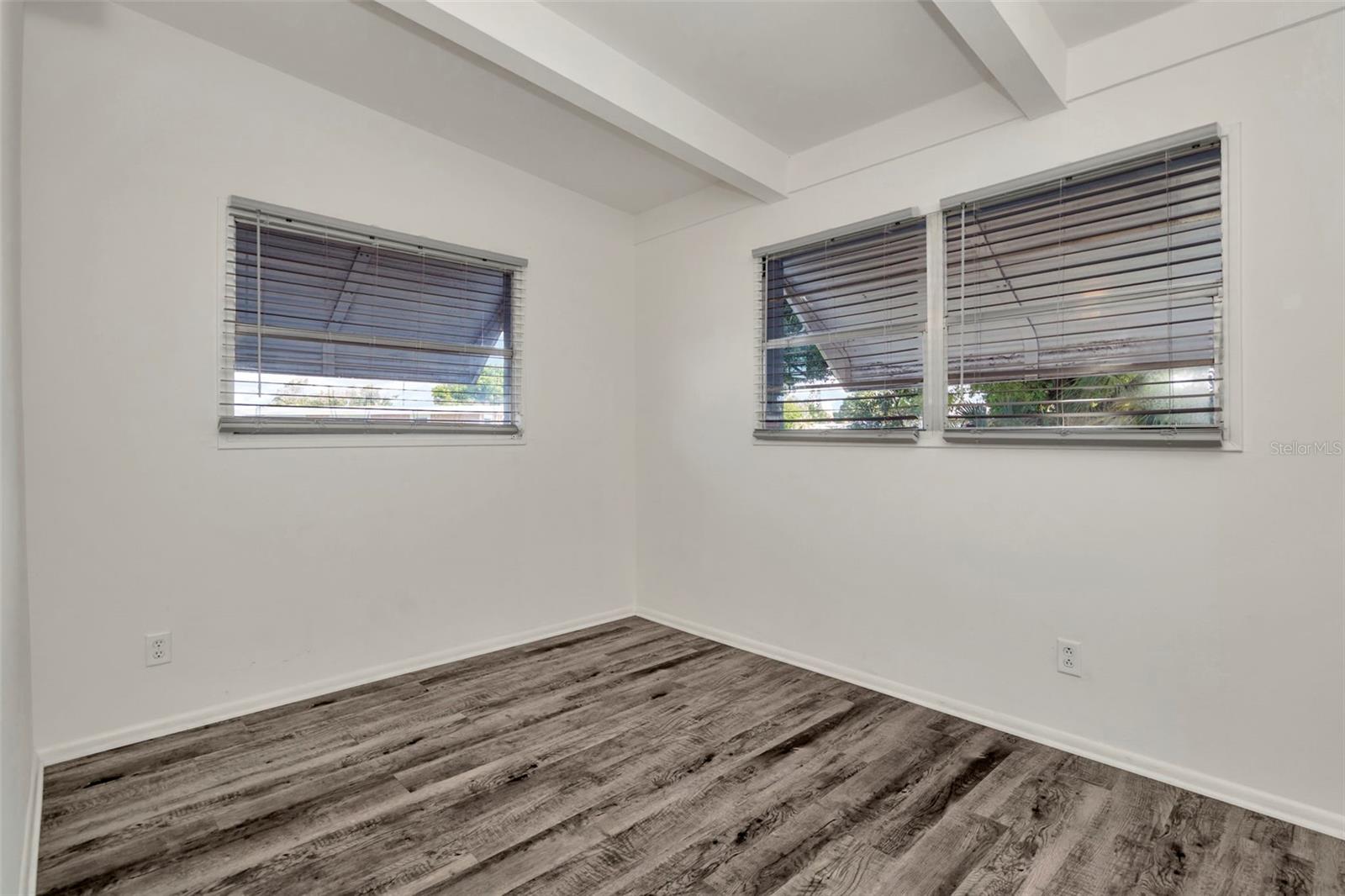 Listing photo id 20 for 1316 Larsen Lane