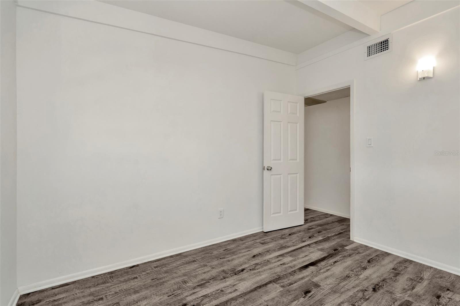 Listing photo id 21 for 1316 Larsen Lane