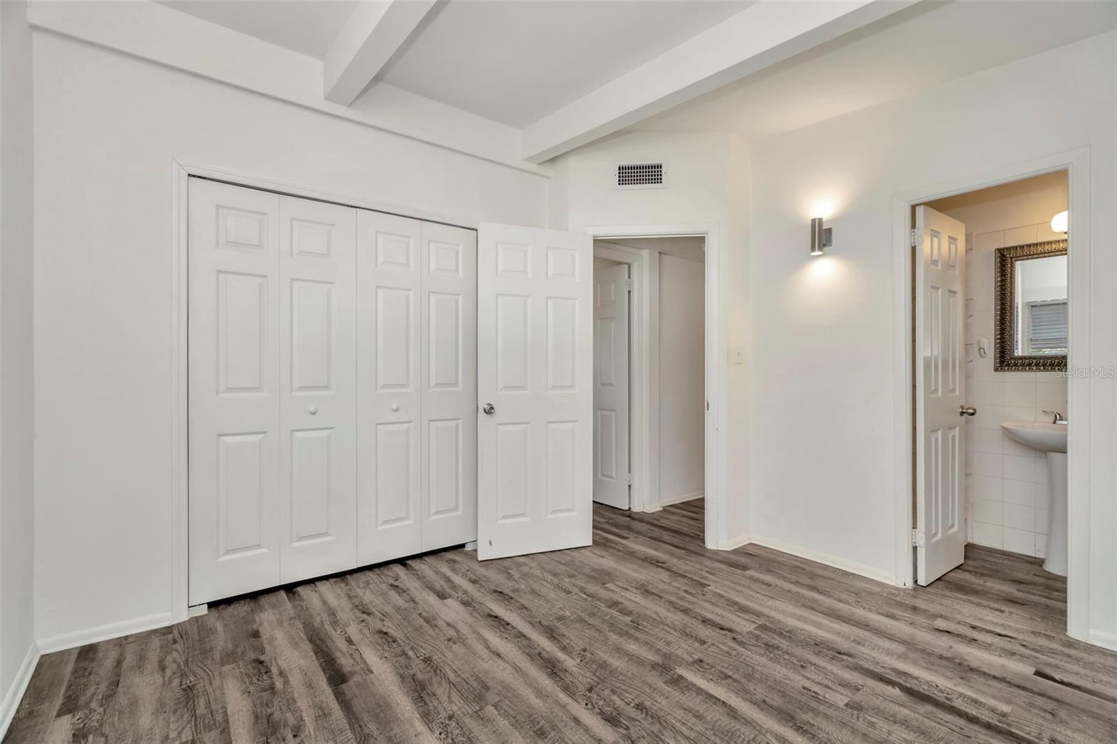 Listing photo id 23 for 1316 Larsen Lane