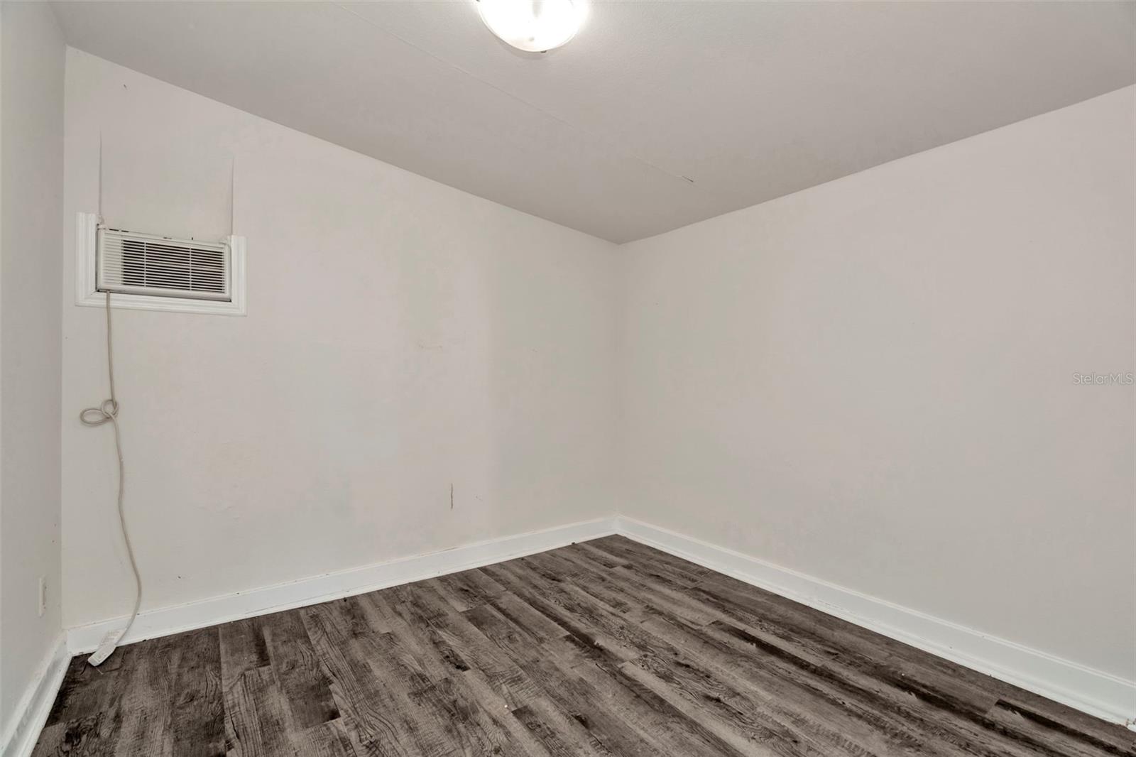 Listing photo id 28 for 1316 Larsen Lane
