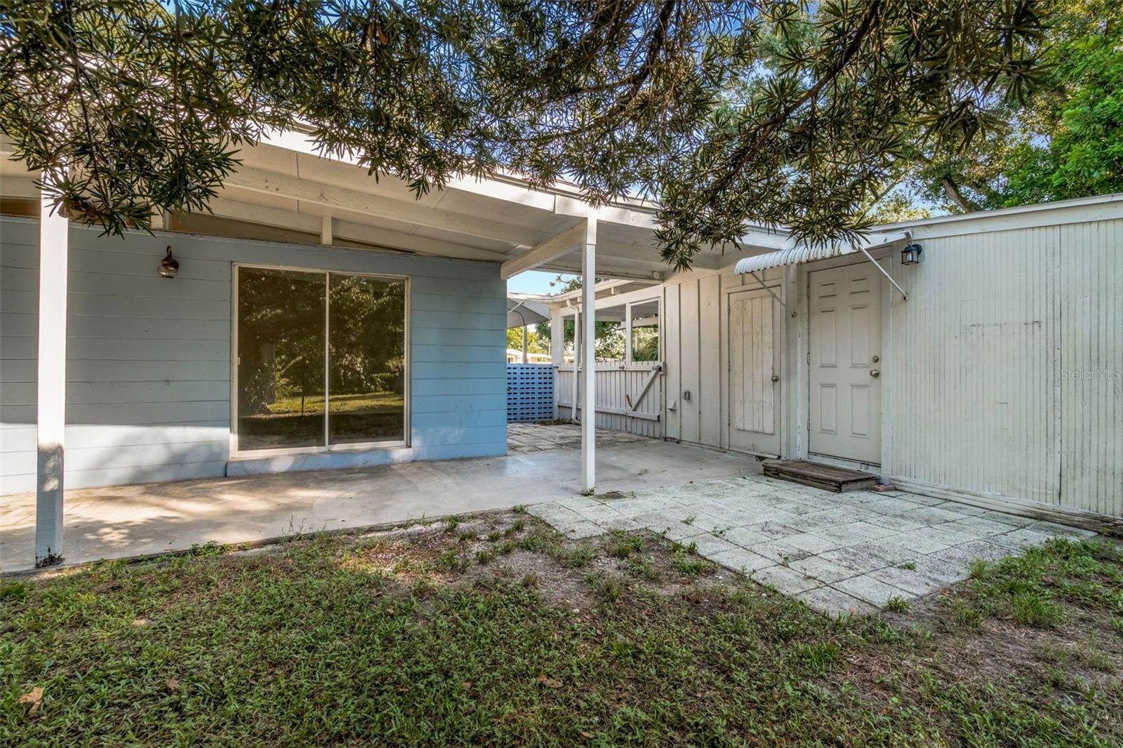 Listing photo id 4 for 1316 Larsen Lane
