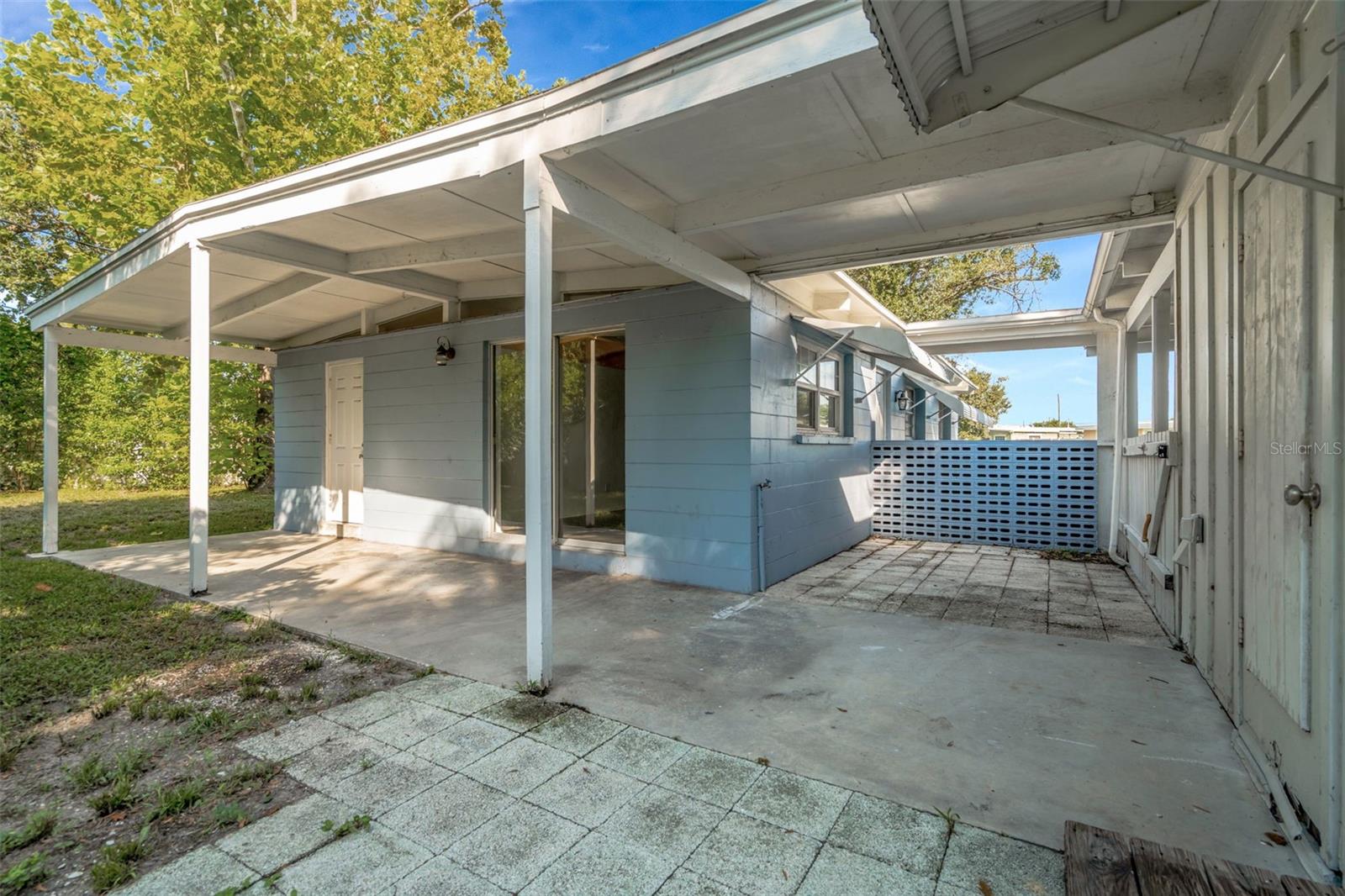 Listing photo id 5 for 1316 Larsen Lane