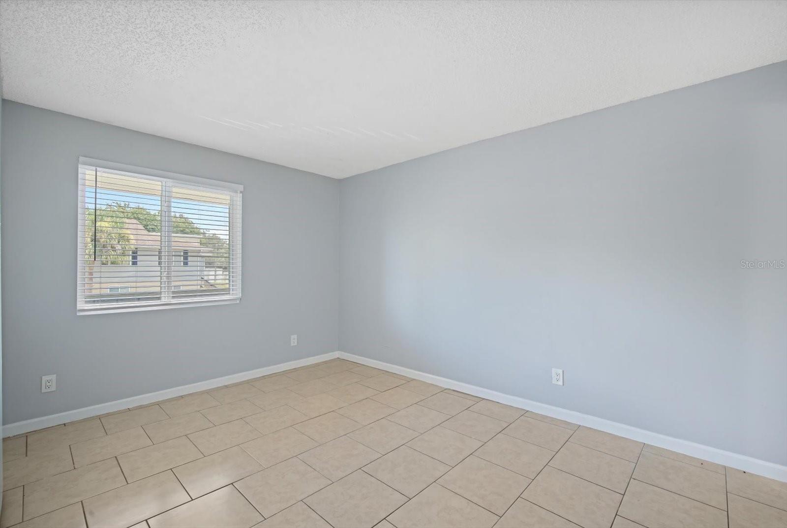 Image 10 of 21 For 638 Golden Raintree Place