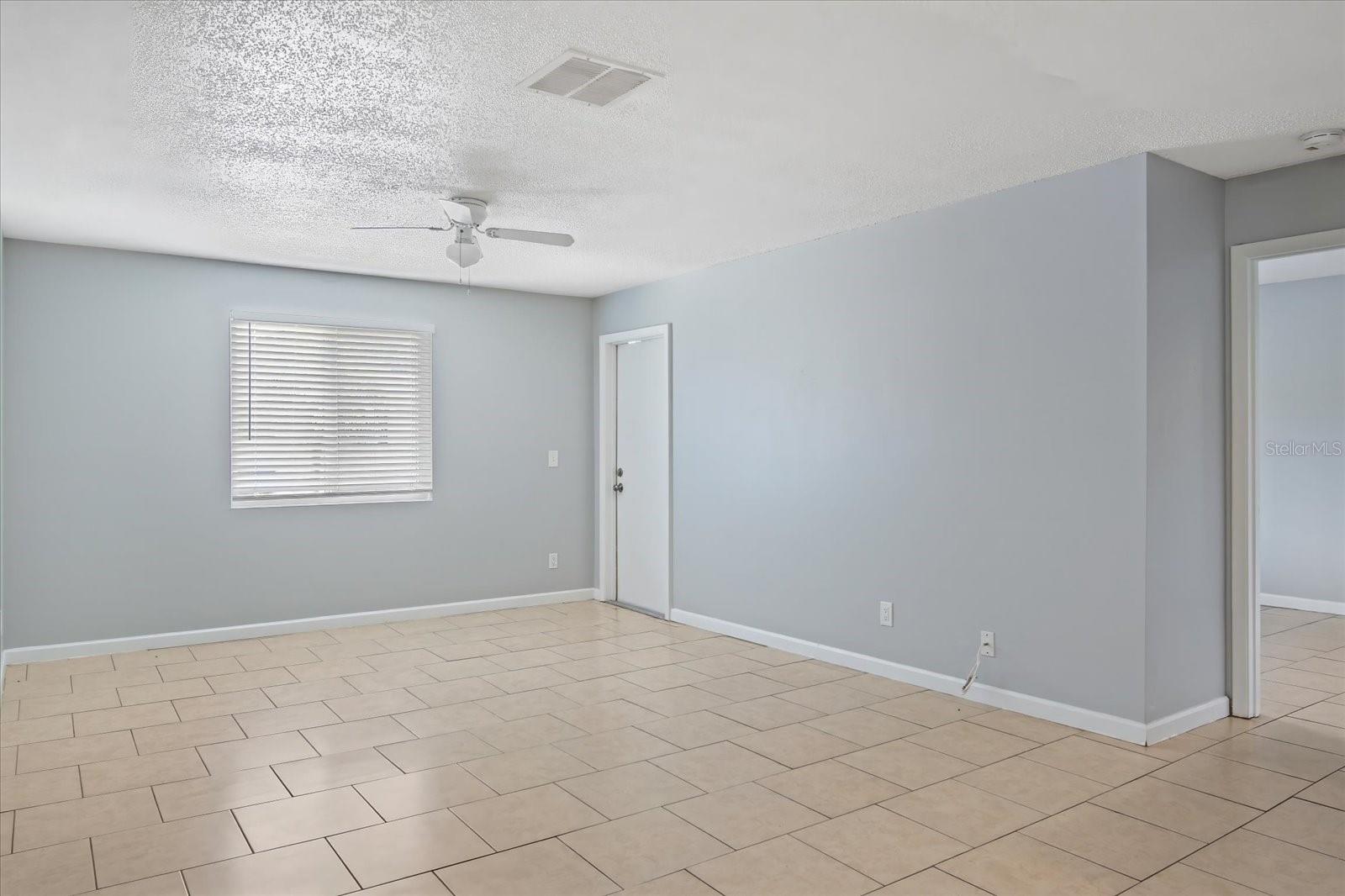 Image 4 of 21 For 638 Golden Raintree Place