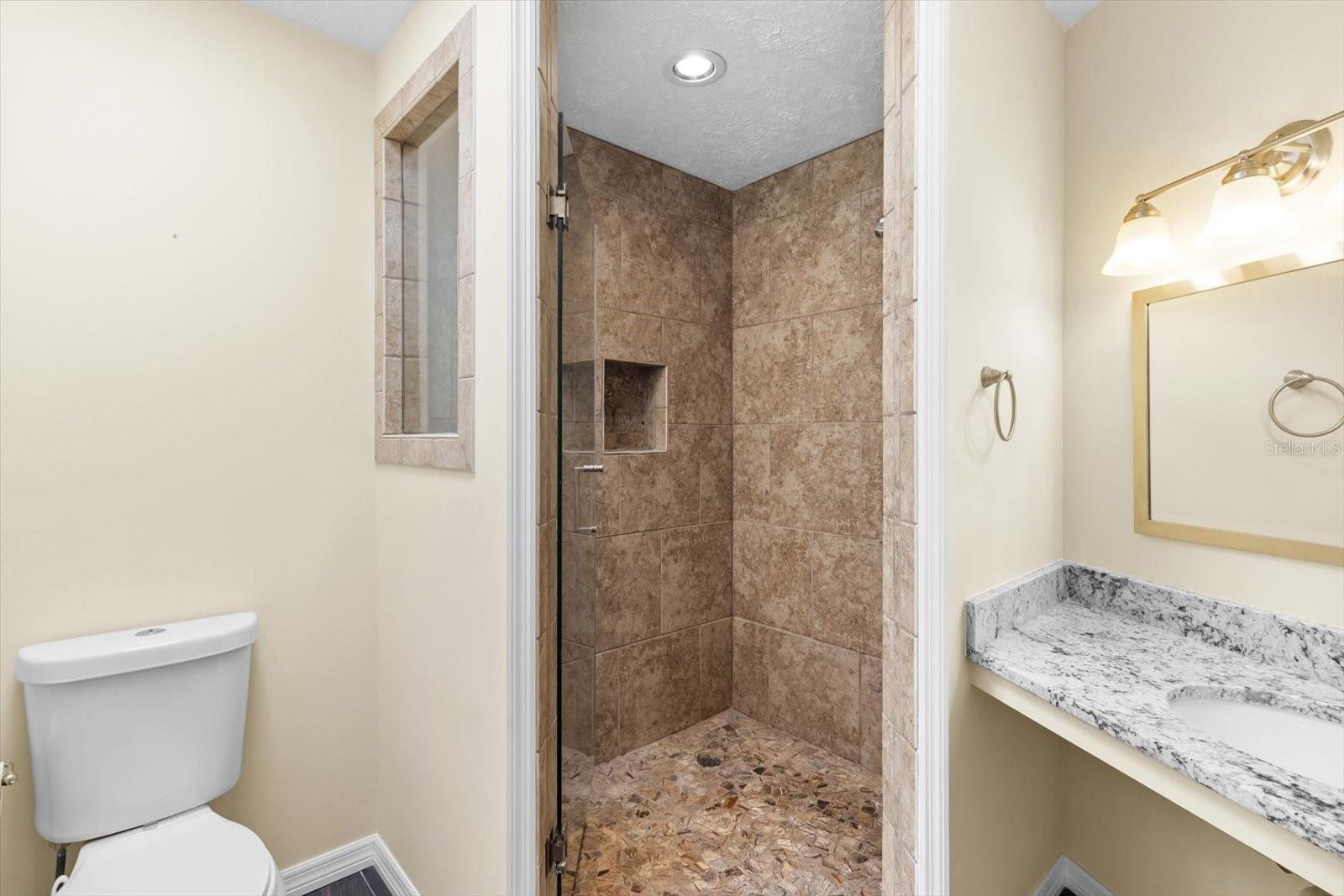 Image 17 of 43 For 406 9th Street