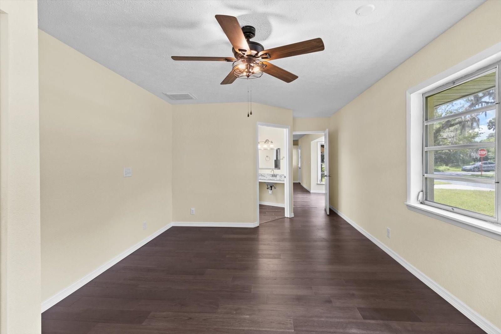 Image 21 of 43 For 406 9th Street
