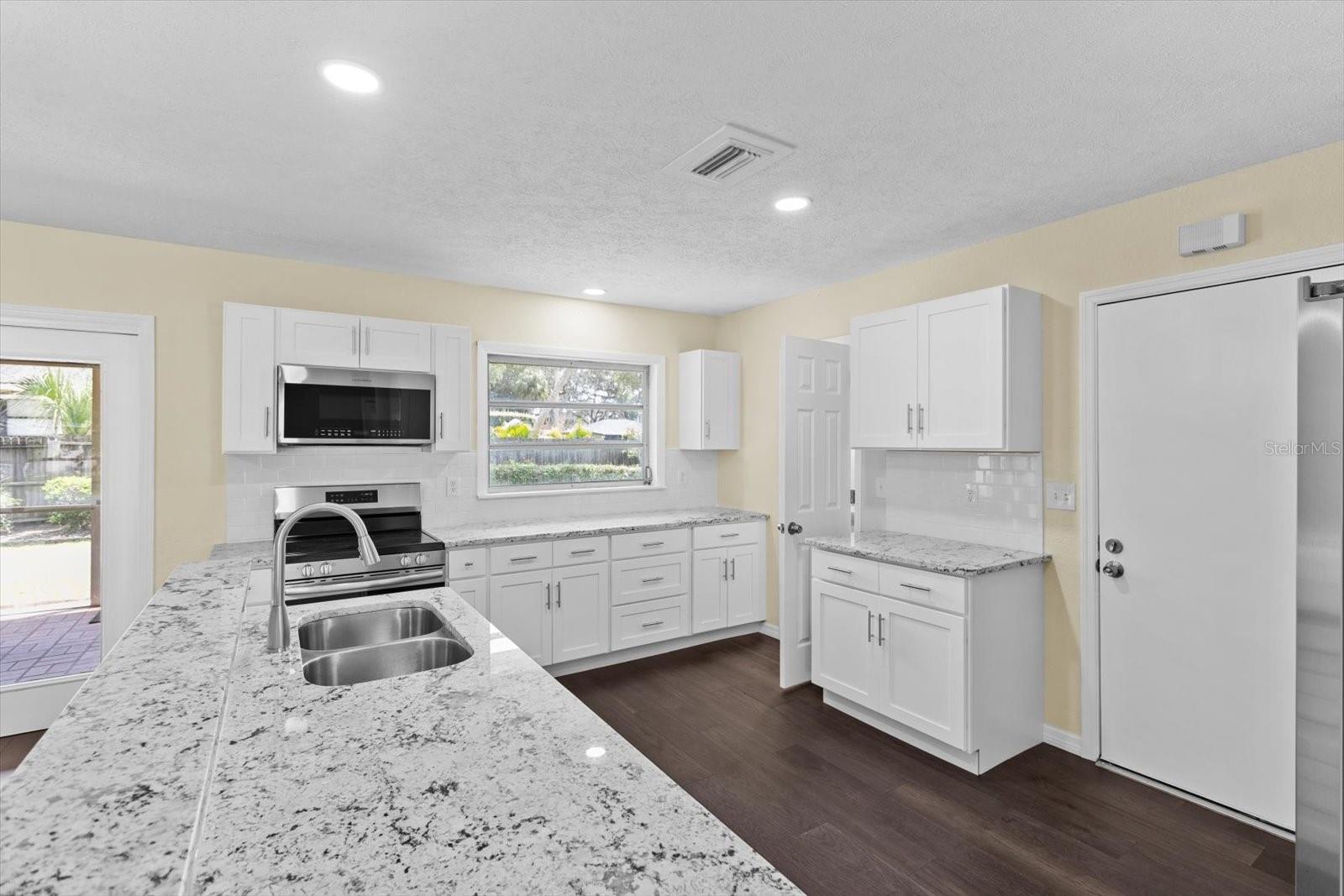 Image 8 of 43 For 406 9th Street