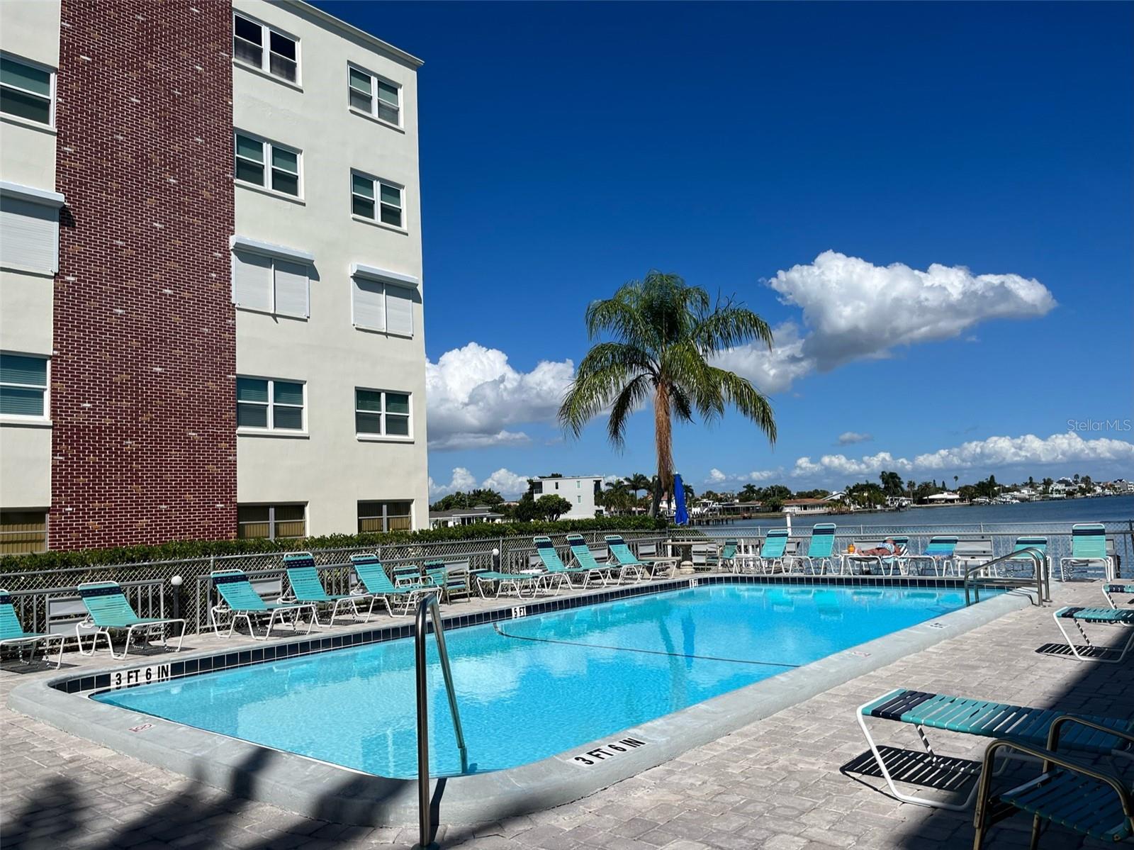 Image 4 of 28 For 5555 Gulf Boulevard 406