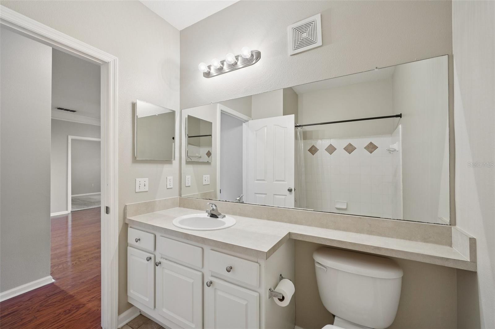 Image 40 of 59 For 4207 Dale Mabry Highway  11207