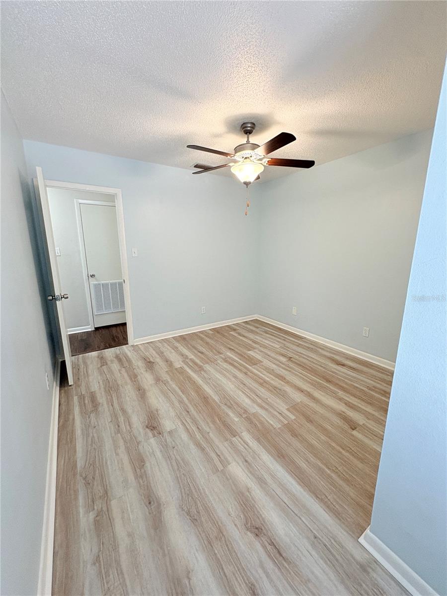 Image 10 of 20 For 851 Creekway Court