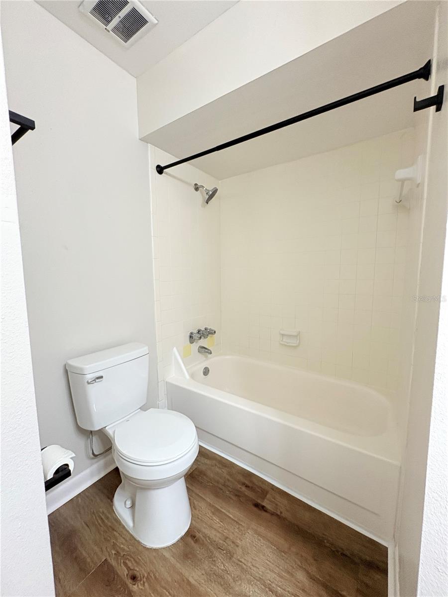 Image 13 of 20 For 851 Creekway Court