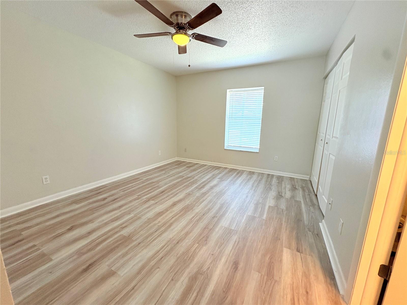 Image 14 of 20 For 851 Creekway Court