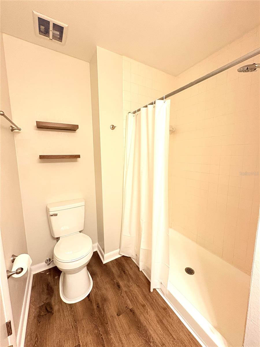 Image 17 of 20 For 851 Creekway Court