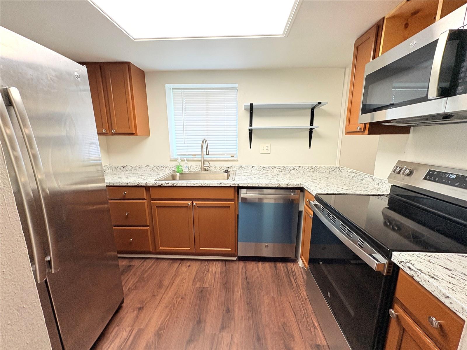 Image 6 of 20 For 851 Creekway Court