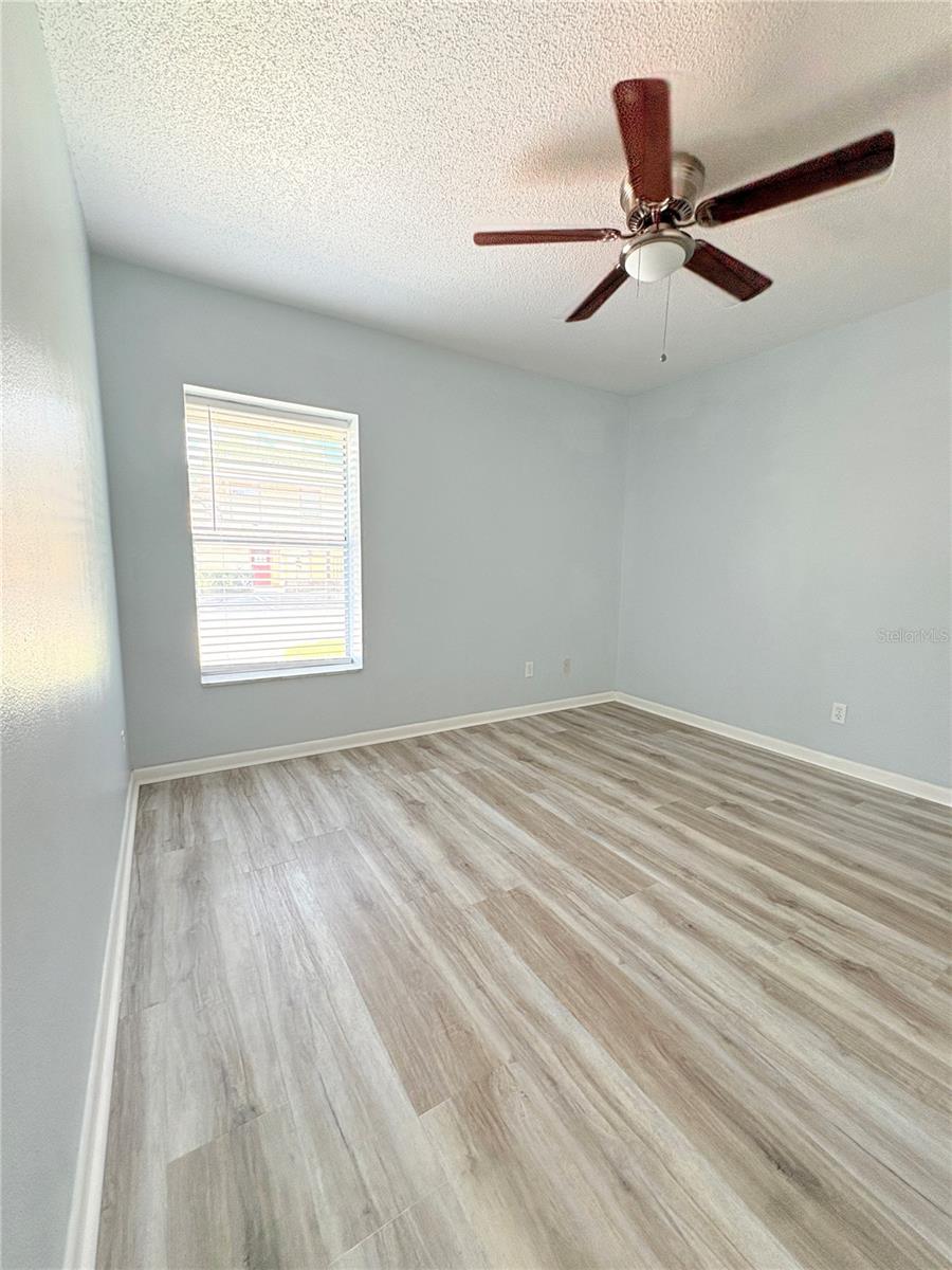 Image 8 of 20 For 851 Creekway Court