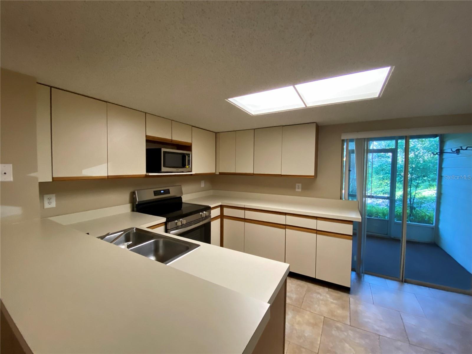 Image 11 of 49 For 2267 Fletchers Point Circle
