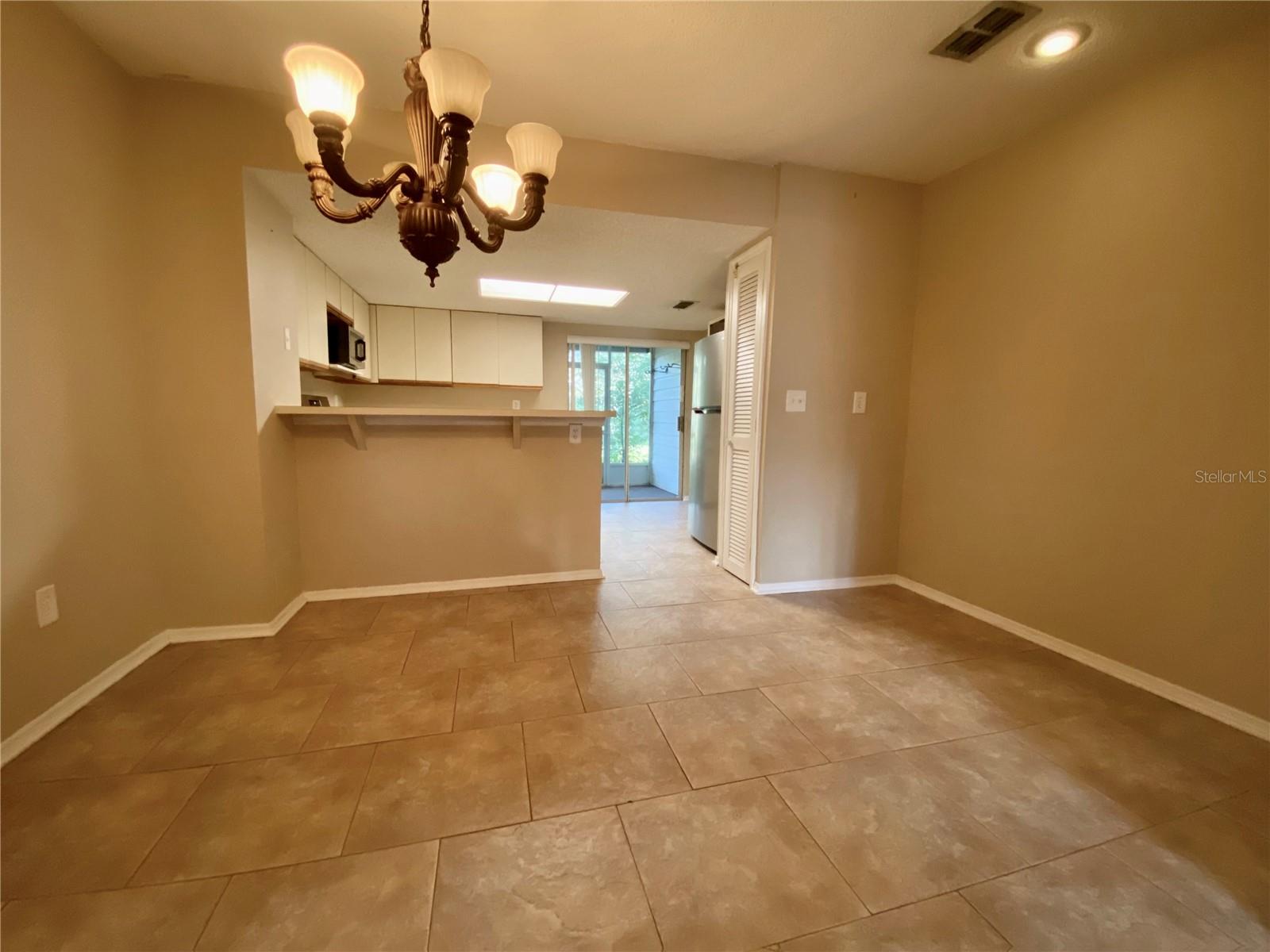 Image 18 of 49 For 2267 Fletchers Point Circle