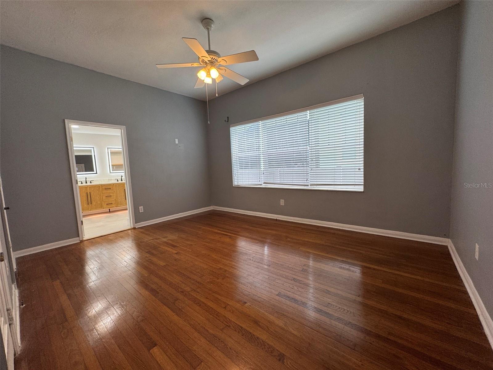 Image 20 of 42 For 125 Adalia Avenue