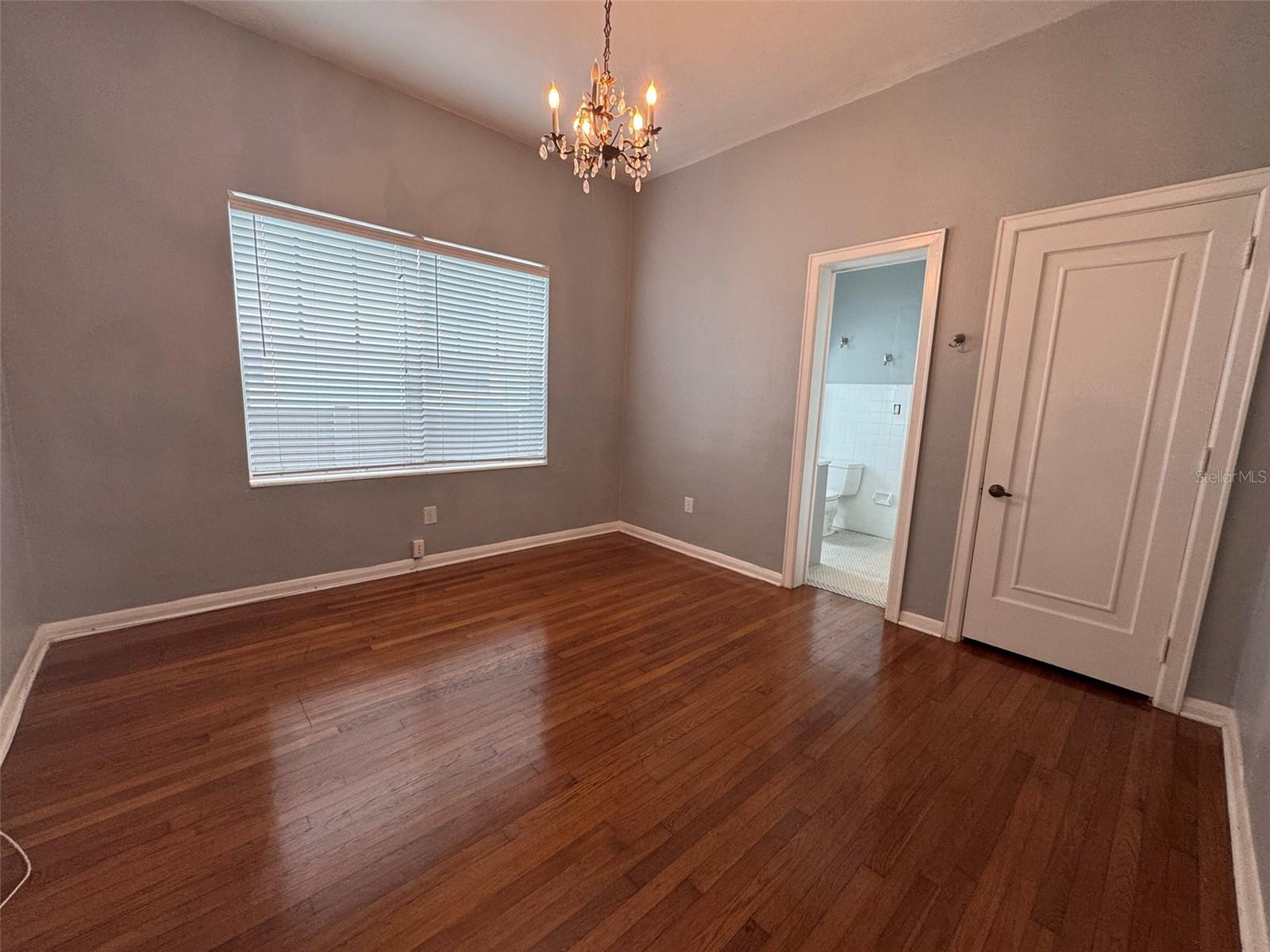 Image 31 of 42 For 125 Adalia Avenue