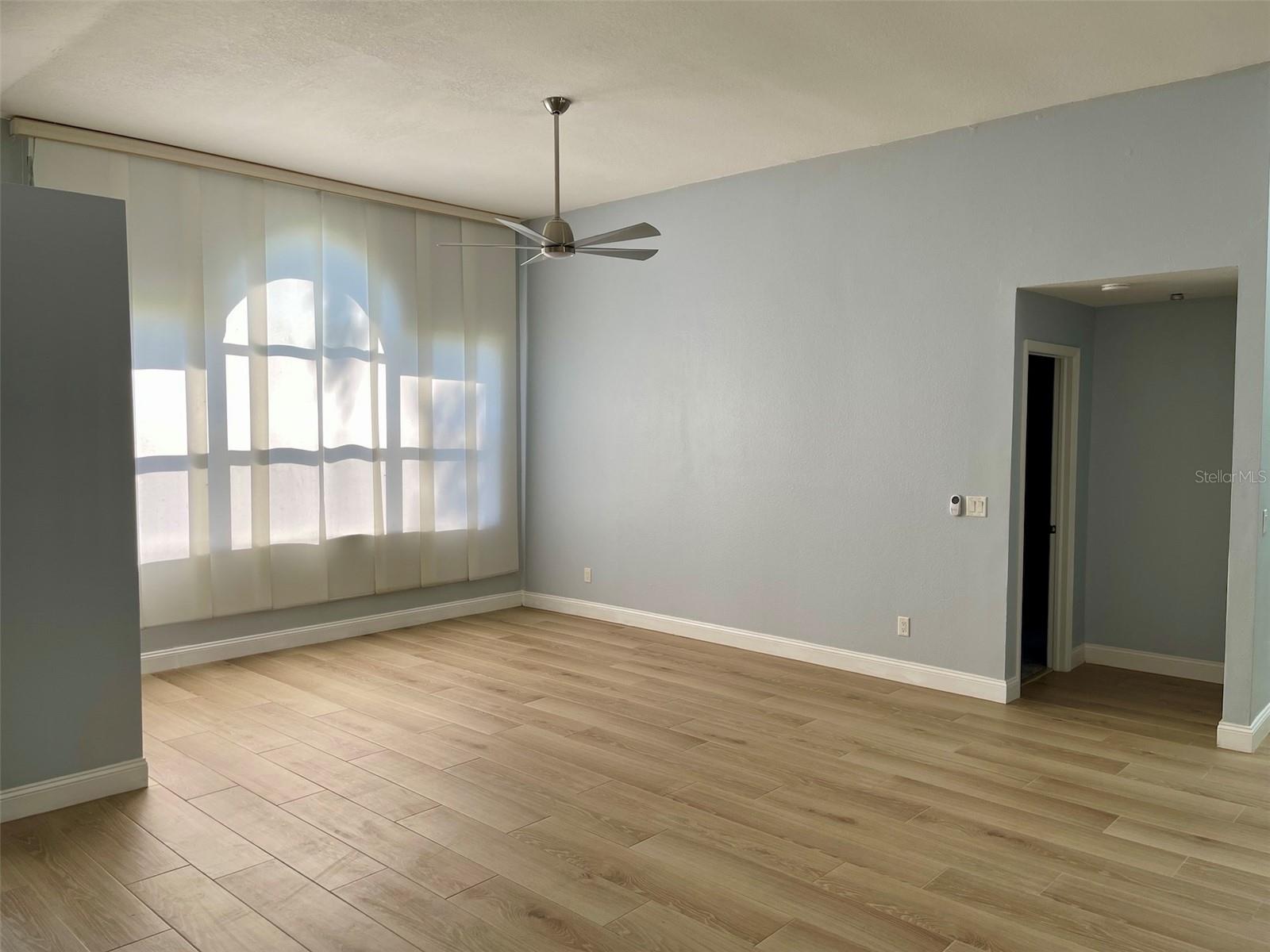 Image 4 of 31 For 6810 Mirror Lake Avenue