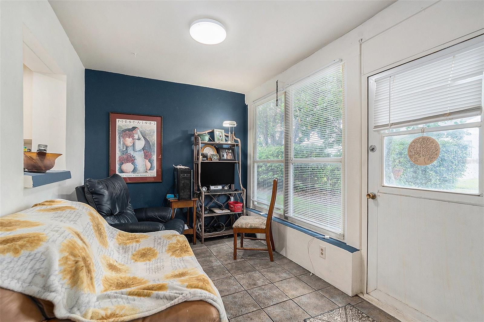 Image 17 of 30 For 8825 Manos Circle
