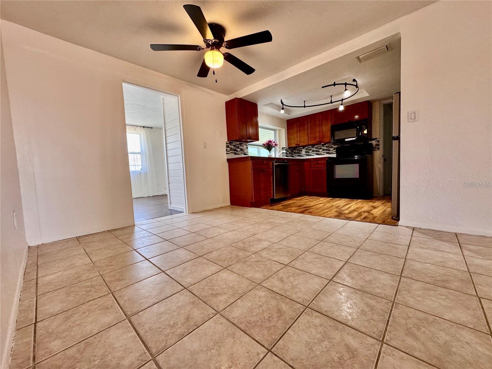 Image 6 of 23 For 3902 Glissade Drive