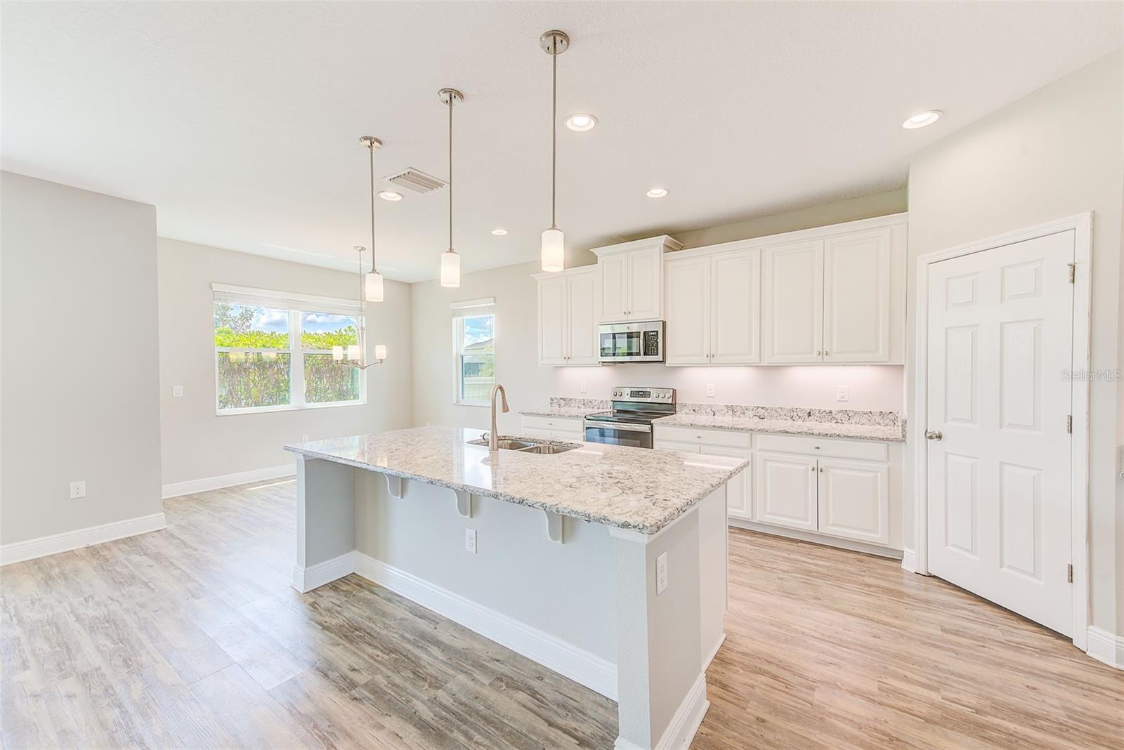 Image 11 of 77 For 8044 Lago Mist Way