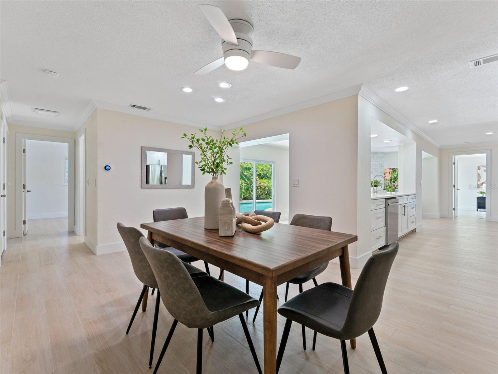 Image 11 of 39 For 7220 Sunshine Drive S