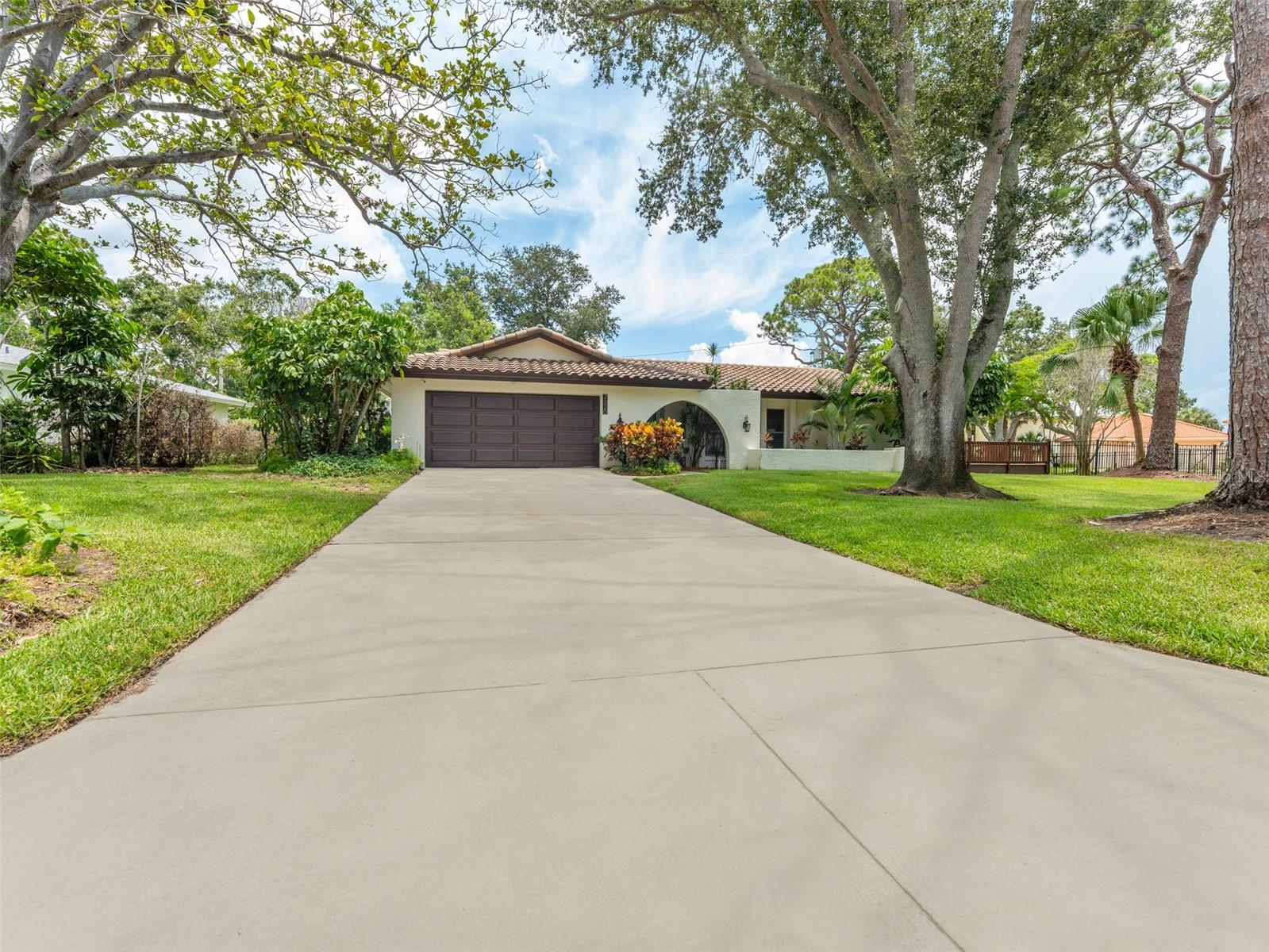 Image 2 of 39 For 7220 Sunshine Drive S