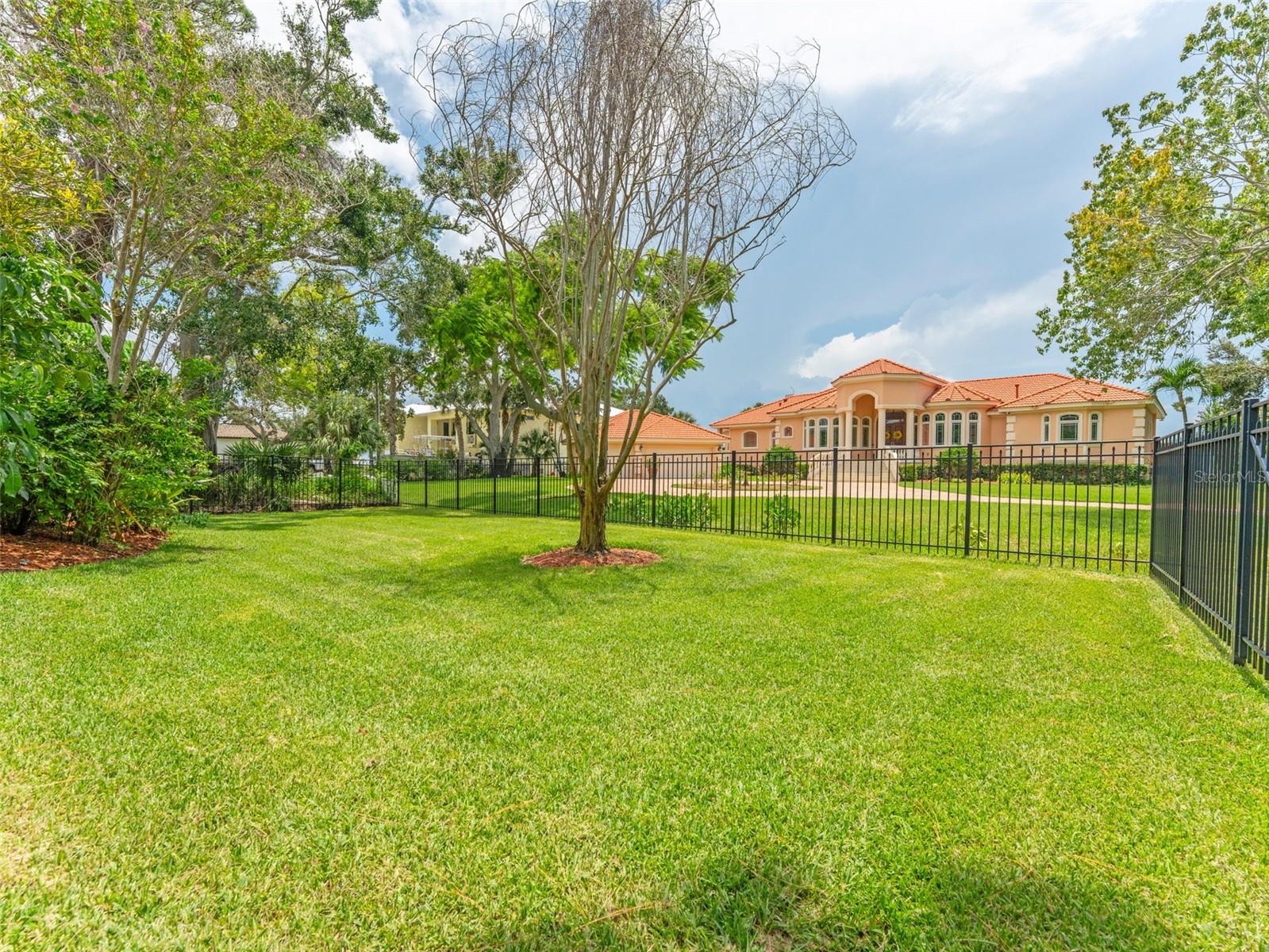 Image 33 of 39 For 7220 Sunshine Drive S