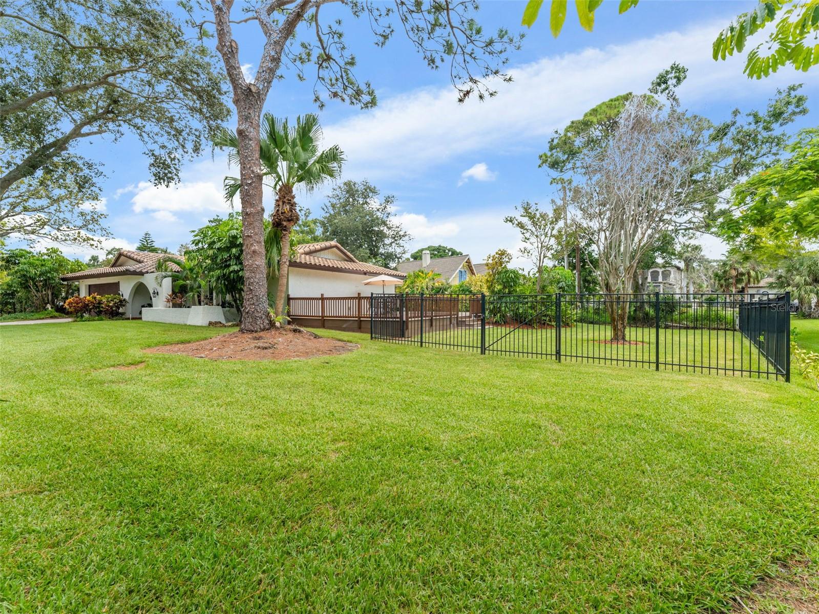 Image 4 of 39 For 7220 Sunshine Drive S