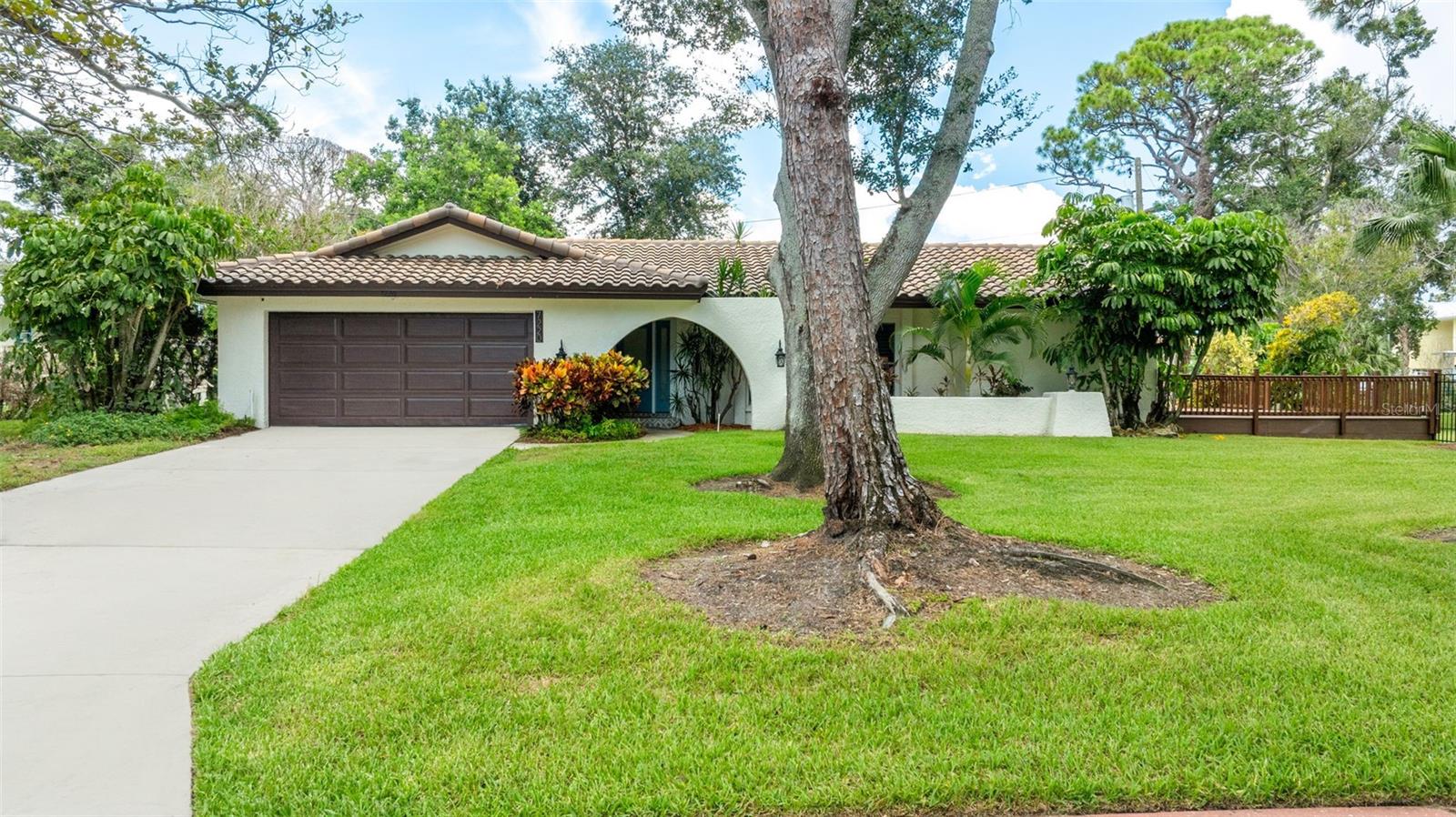 Image 5 of 39 For 7220 Sunshine Drive S
