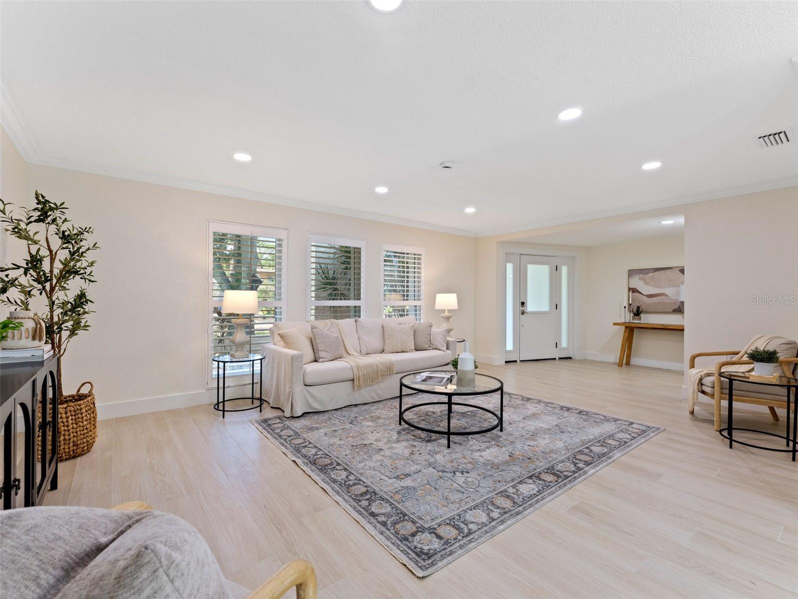 Image 7 of 39 For 7220 Sunshine Drive S