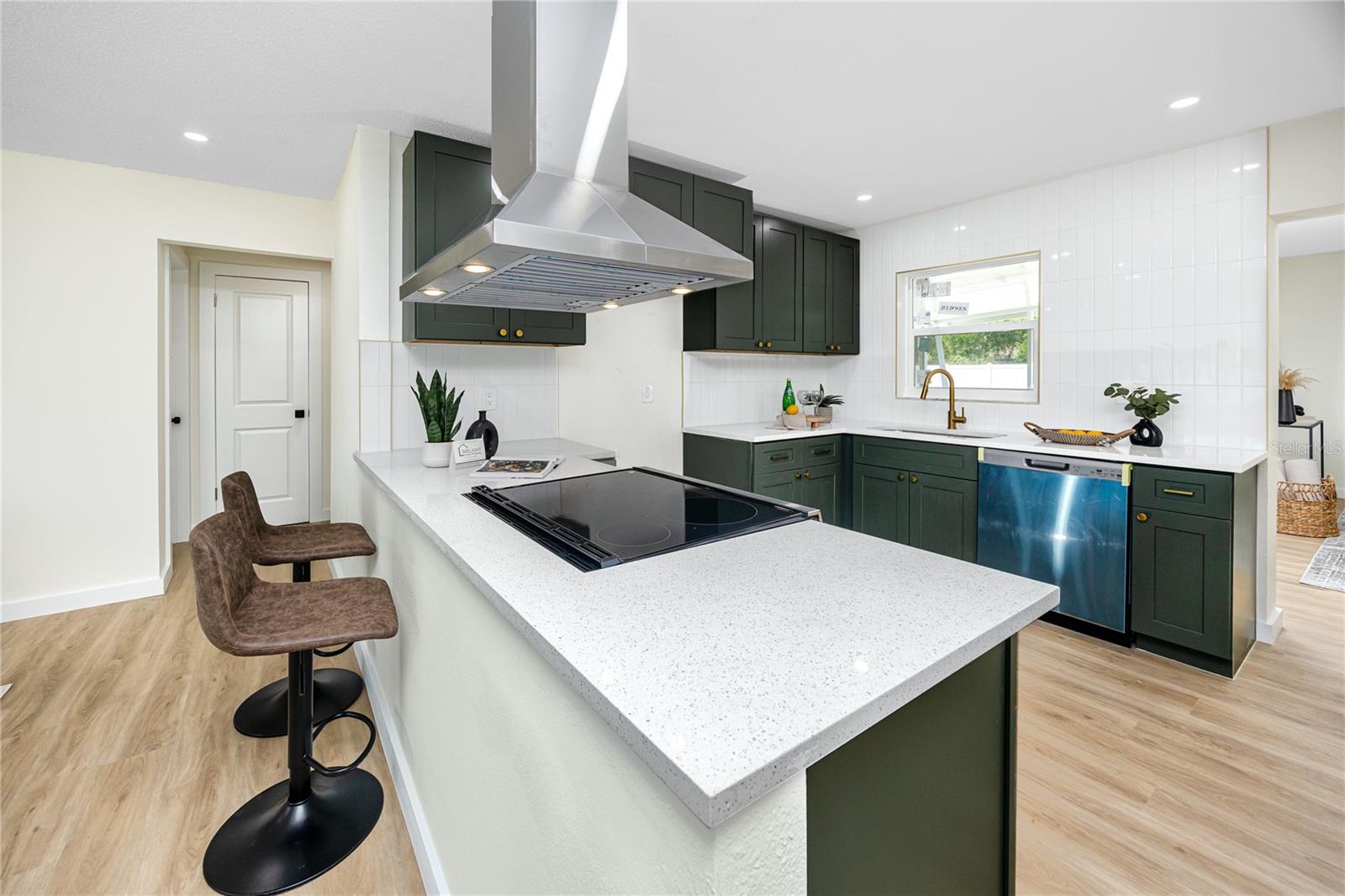 Image 10 of 43 For 2541 Columbus Way S