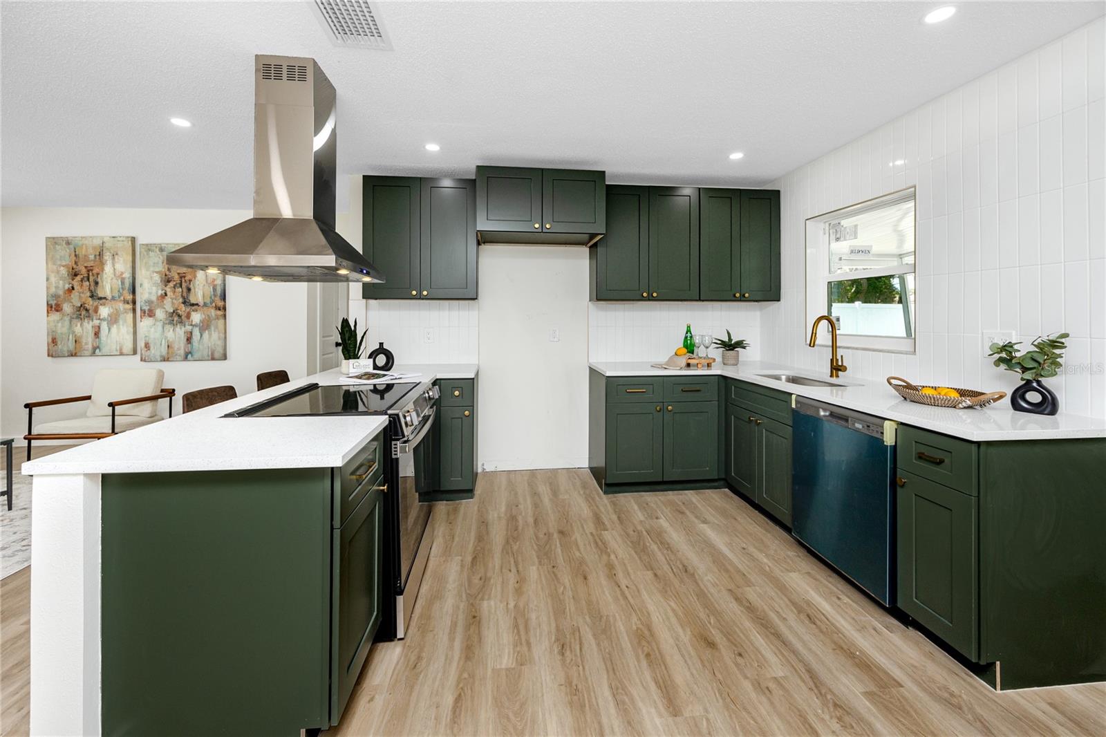 Image 11 of 43 For 2541 Columbus Way S