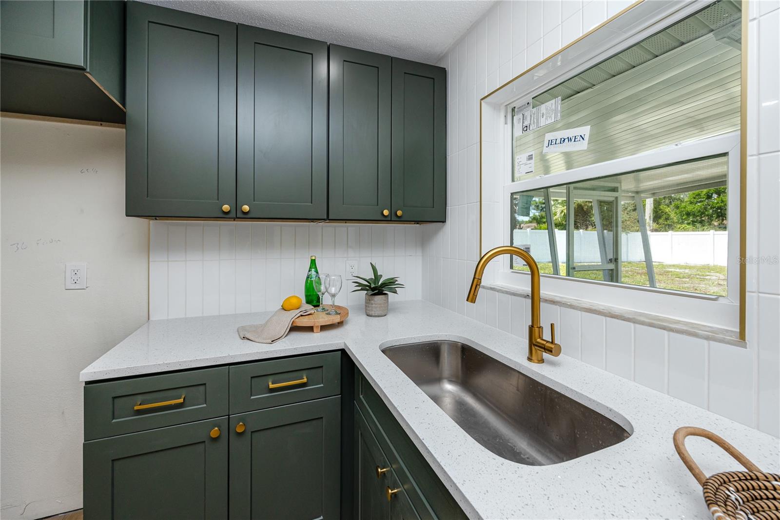 Image 14 of 43 For 2541 Columbus Way S