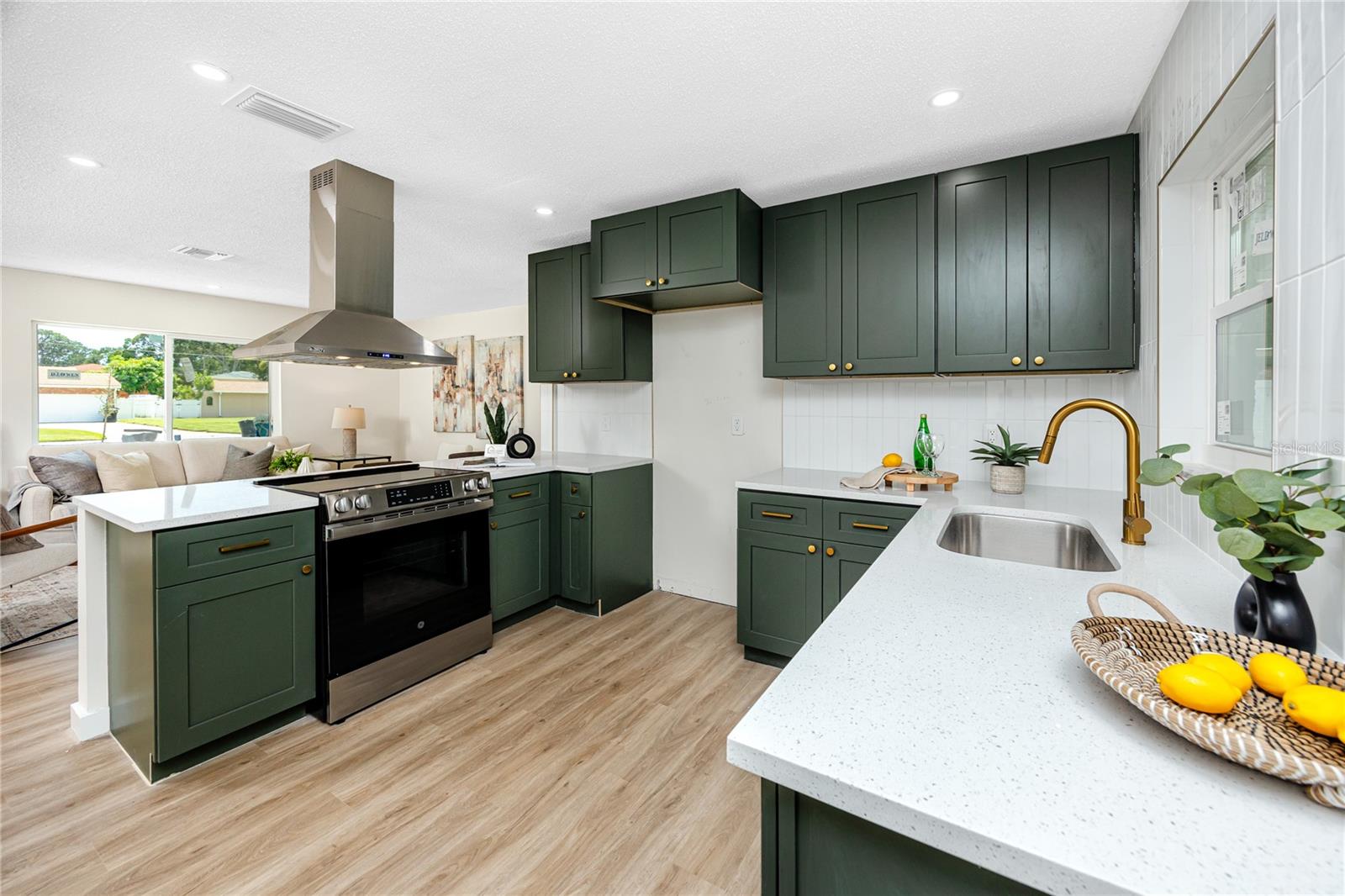 Image 15 of 43 For 2541 Columbus Way S