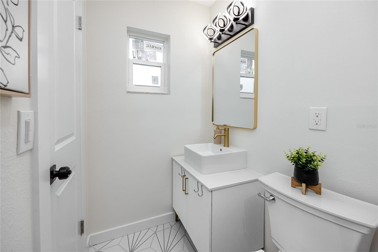 Image 22 of 43 For 2541 Columbus Way S