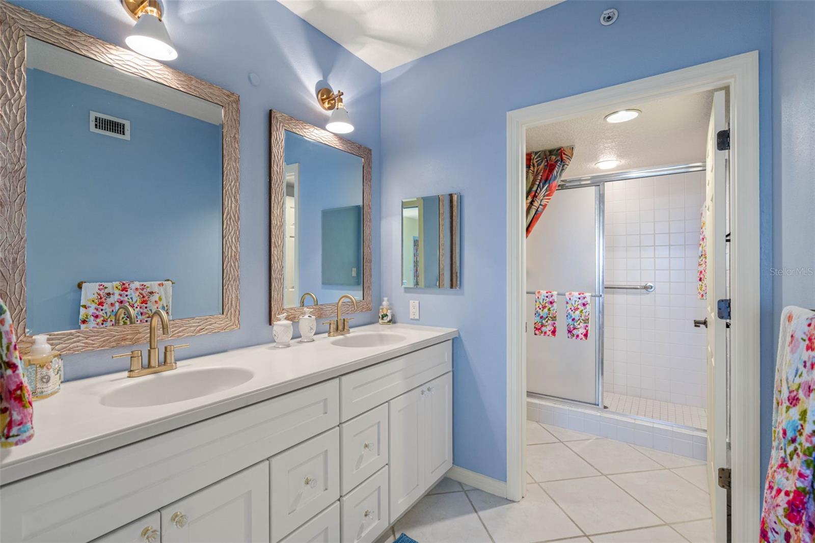 Image 26 of 64 For 16550 Gulf Boulevard 545